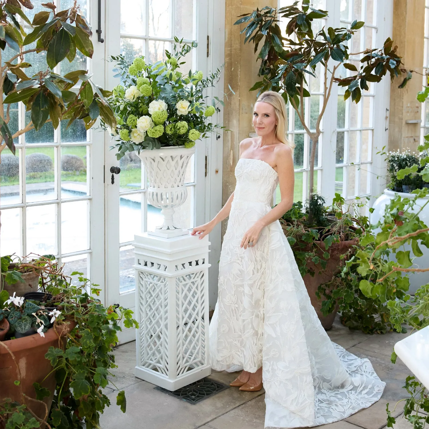 Mrs. Alice Adelaide White Lattice Urn & Pedestal< Vases | Vases & Planters