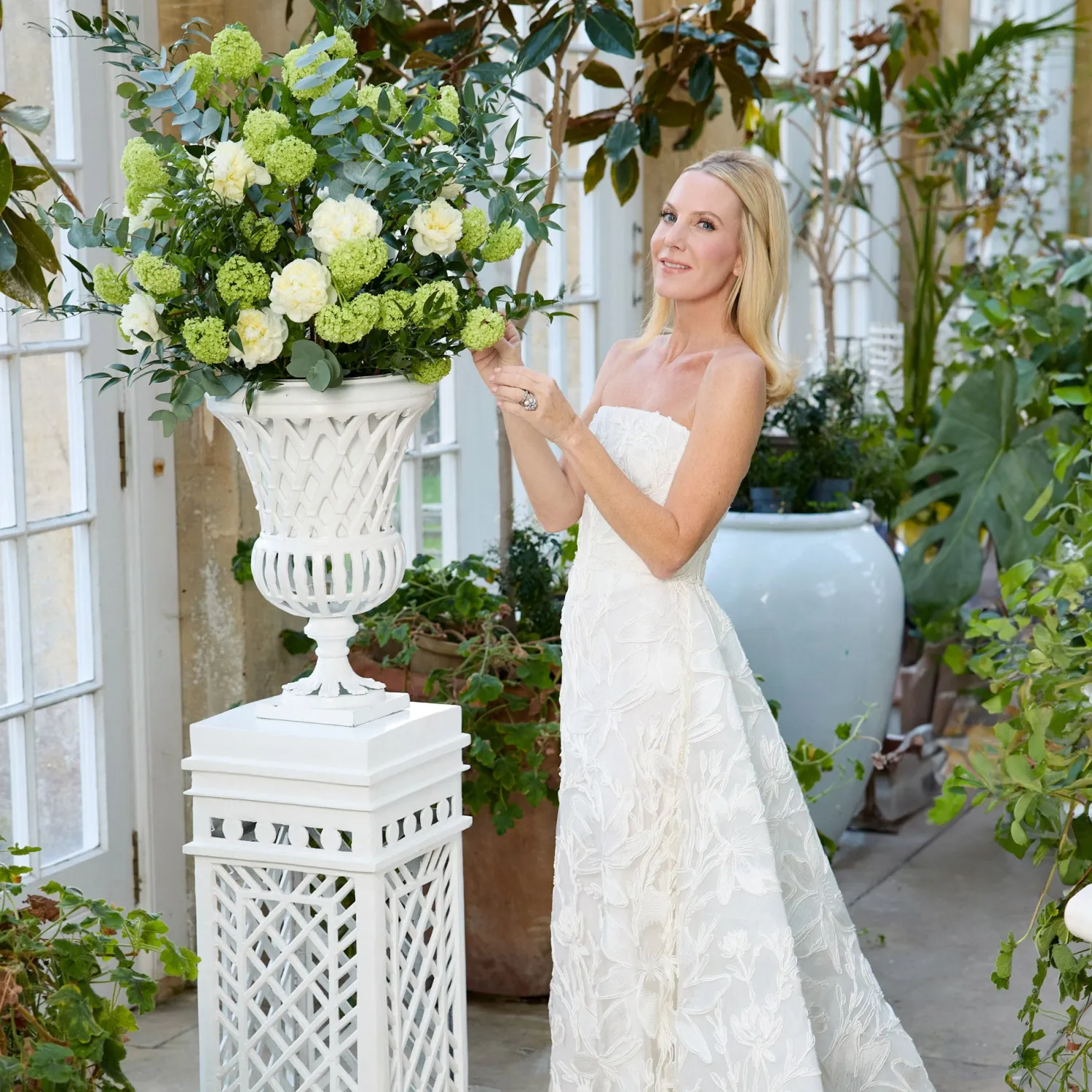 Mrs. Alice Adelaide White Lattice Urn & Pedestal< Vases | Vases & Planters