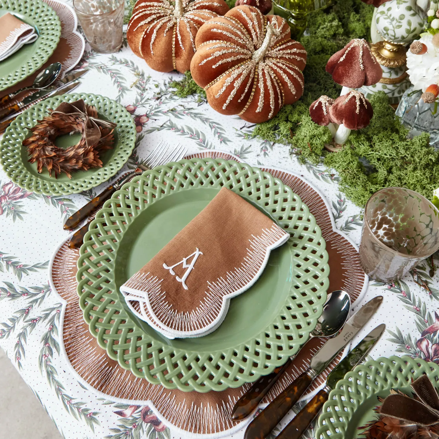 Mrs. Alice Alathea Caramel Linen Napkins (Set of 4)< Napkins | Mrs. Alice Monogram