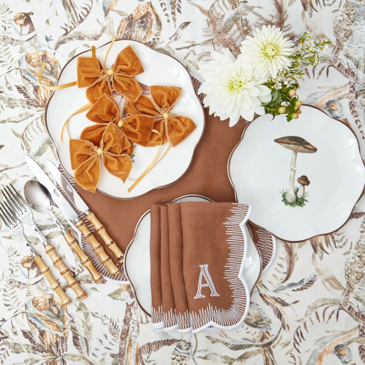 Mrs. Alice Alathea Caramel Linen Napkins (Set of 4)< Napkins | Mrs. Alice Monogram