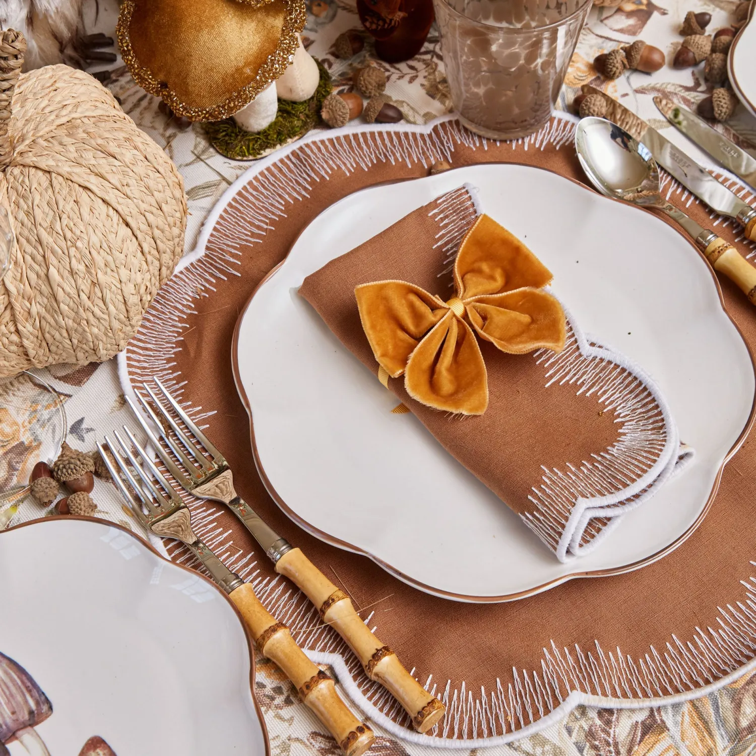 Mrs. Alice Alathea Caramel Linen Napkins (Set of 4)< Napkins | Mrs. Alice Monogram