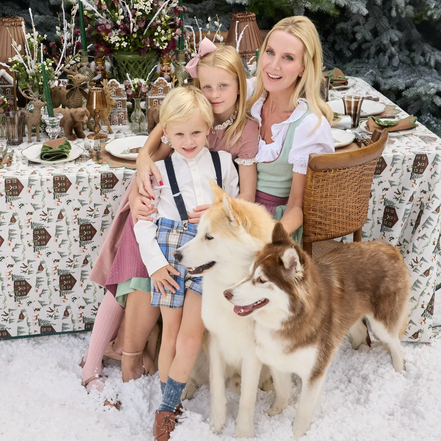 Mrs. Alice Alpine Chalet Dinner & Starter Plates (Set of 8)< Crockery Sets