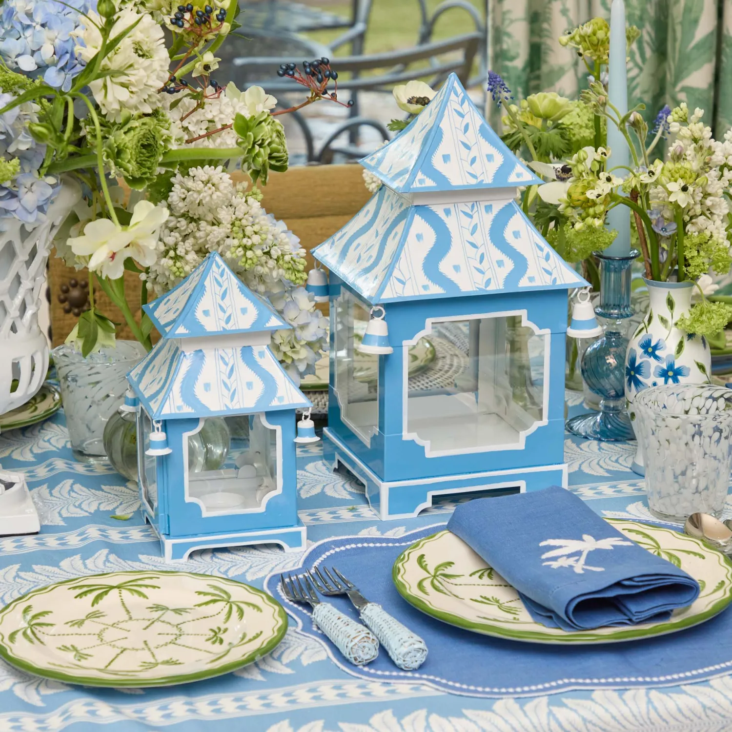 Mrs. Alice Blue Linen Eloise Placemats & Palm Tree Napkins (Set of 4)< Summer Table Linen