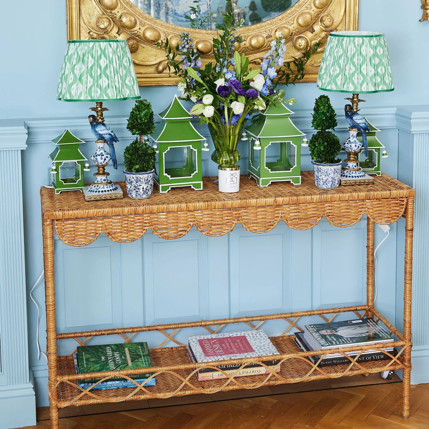 Mrs. Alice Blue Parrot Lamp with Green Ikat Shade (30cm)< Corded Table Lamps