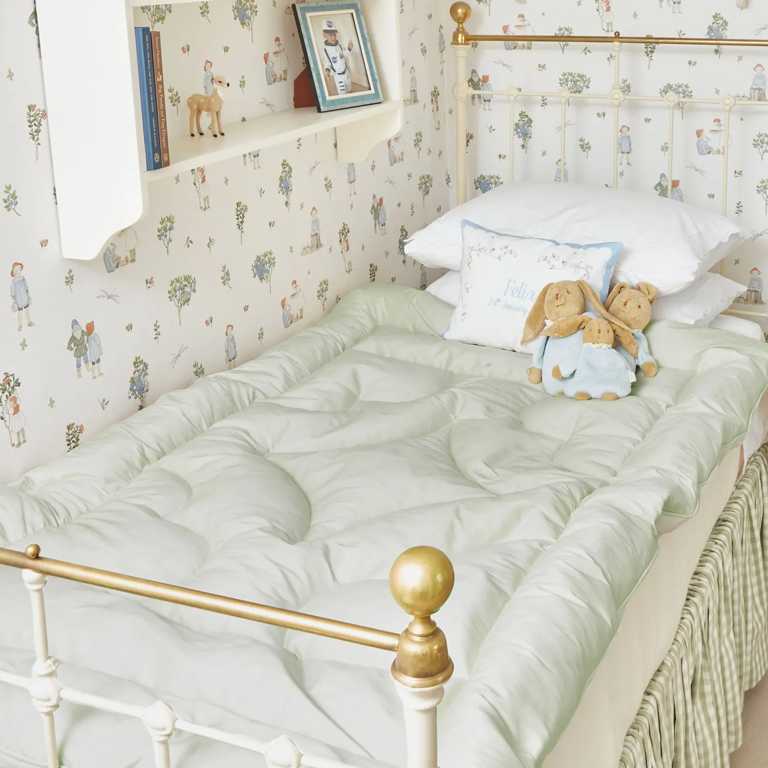 Mrs. Alice Celadon Silk Eiderdown< Bedding | For Her