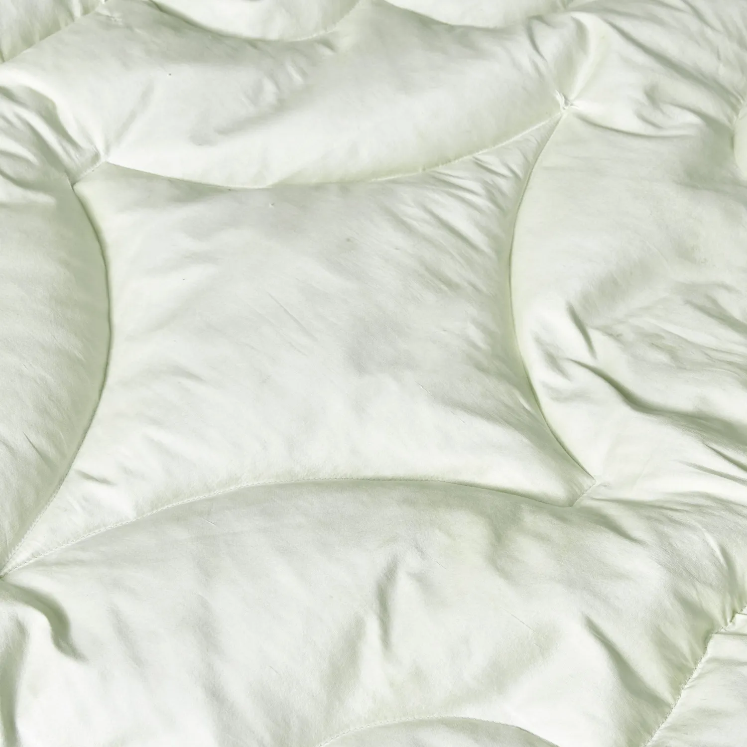 Mrs. Alice Celadon Silk Eiderdown< Bedding | For Her