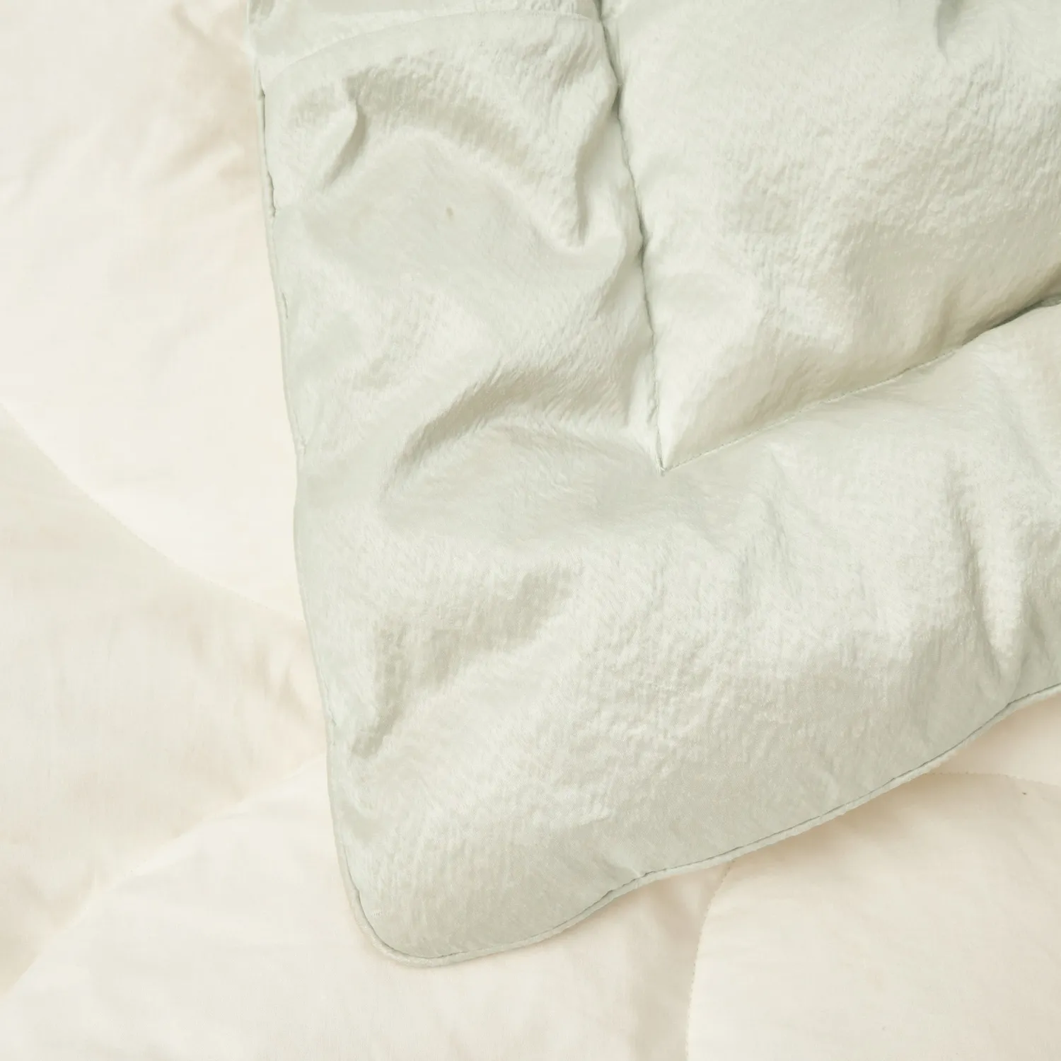 Mrs. Alice Celadon Silk Eiderdown< Bedding | For Her