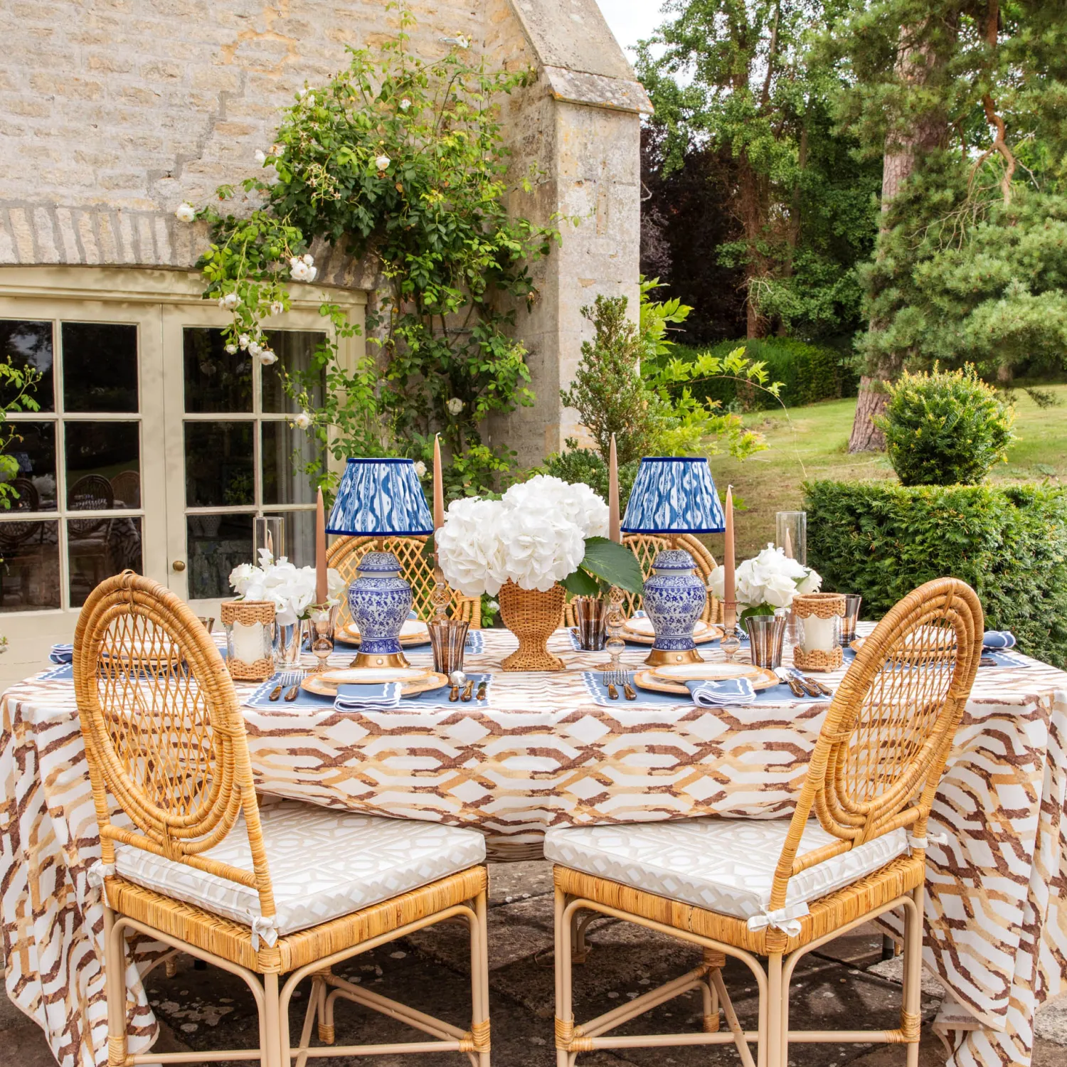 Mrs. Alice Chinoiserie Rechargeable Lamp< Rechargeable Table Lamps | Lamp Stands