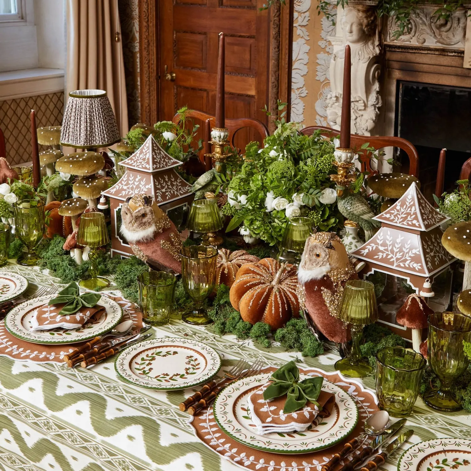 Mrs. Alice Chocolate Bow Laurel Napkins (Set of 4)< Napkins