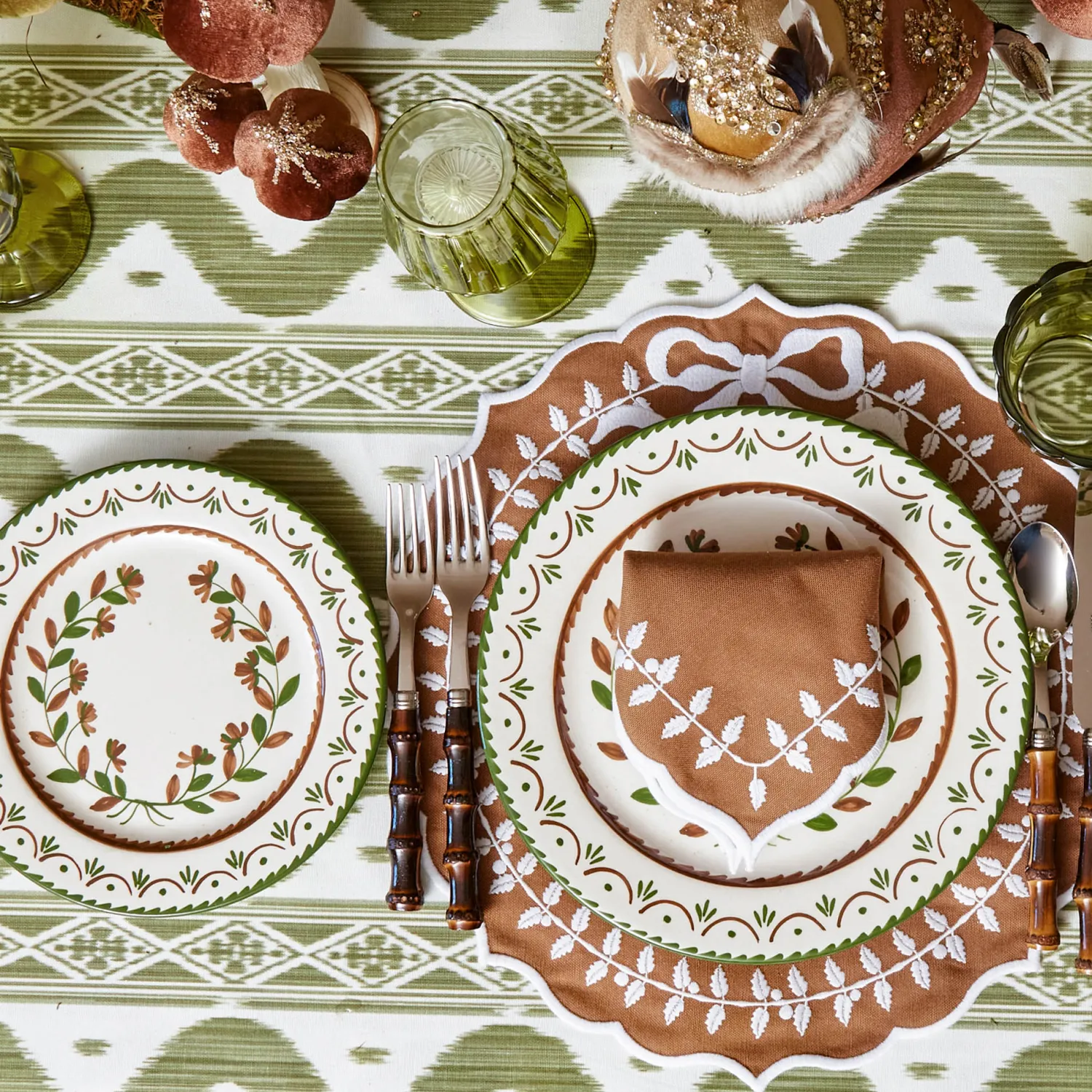 Mrs. Alice Chocolate Bow Laurel Napkins (Set of 4)< Napkins