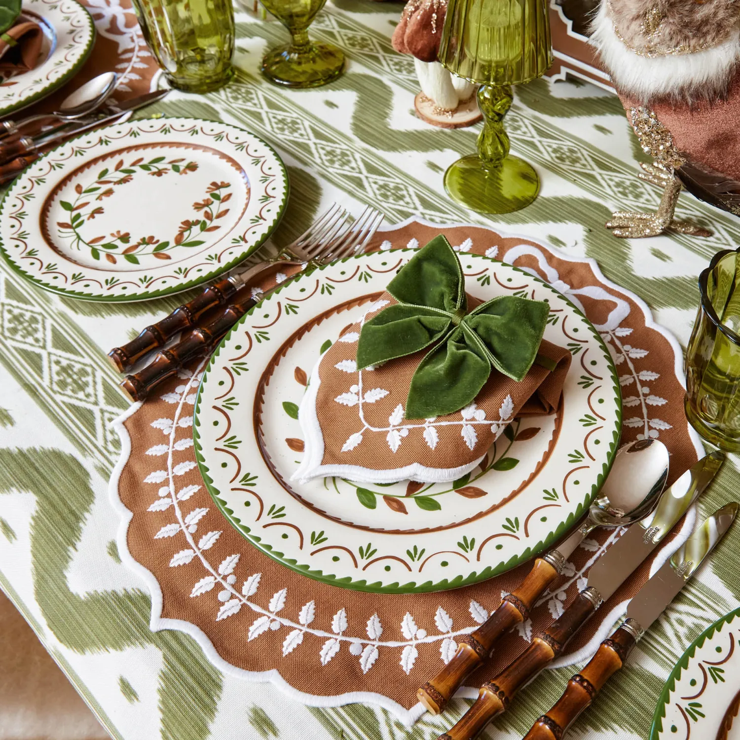 Mrs. Alice Chocolate Bow Laurel Placemats (Set of 4)< Placemats