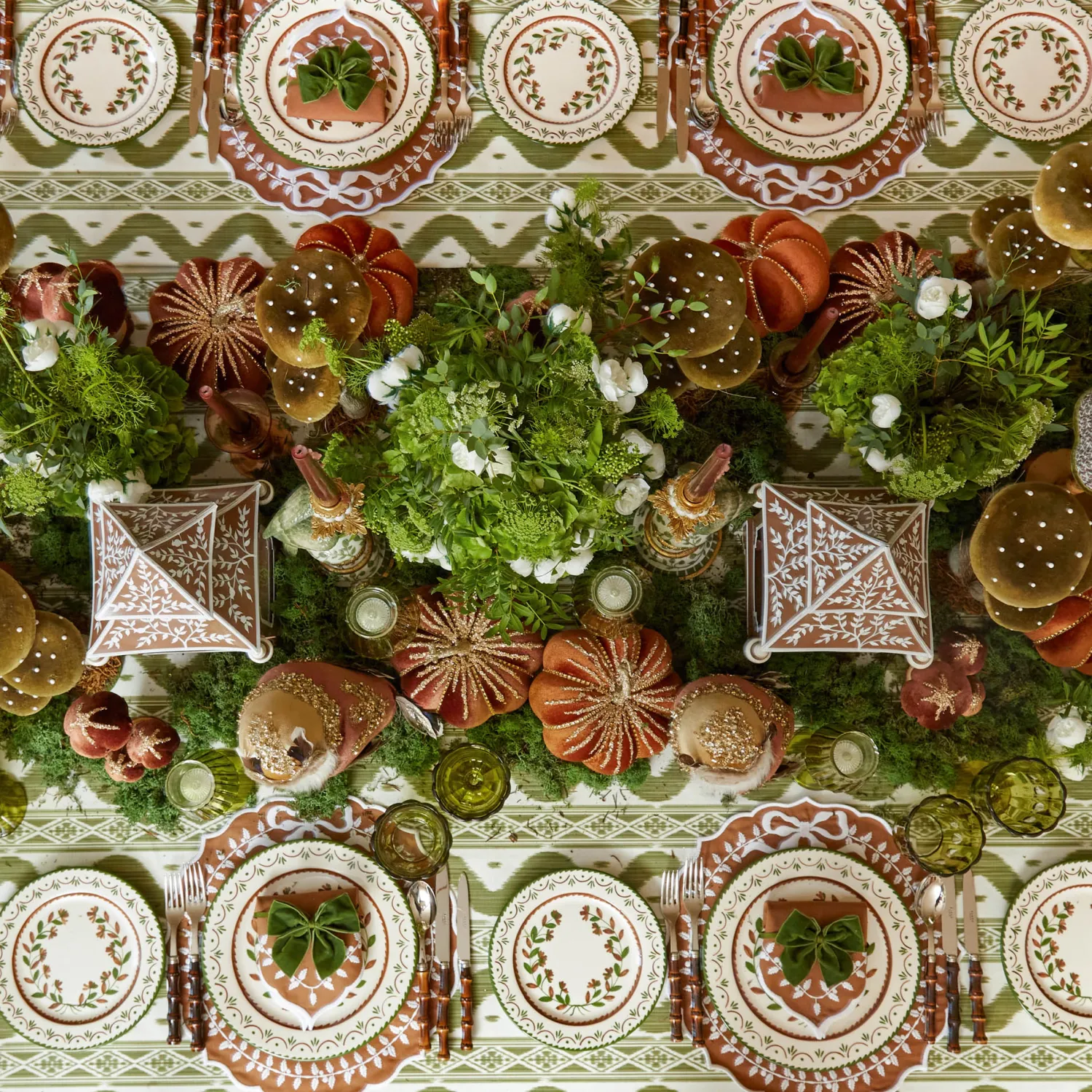 Mrs. Alice Chocolate Bow Laurel Placemats (Set of 4)< Placemats