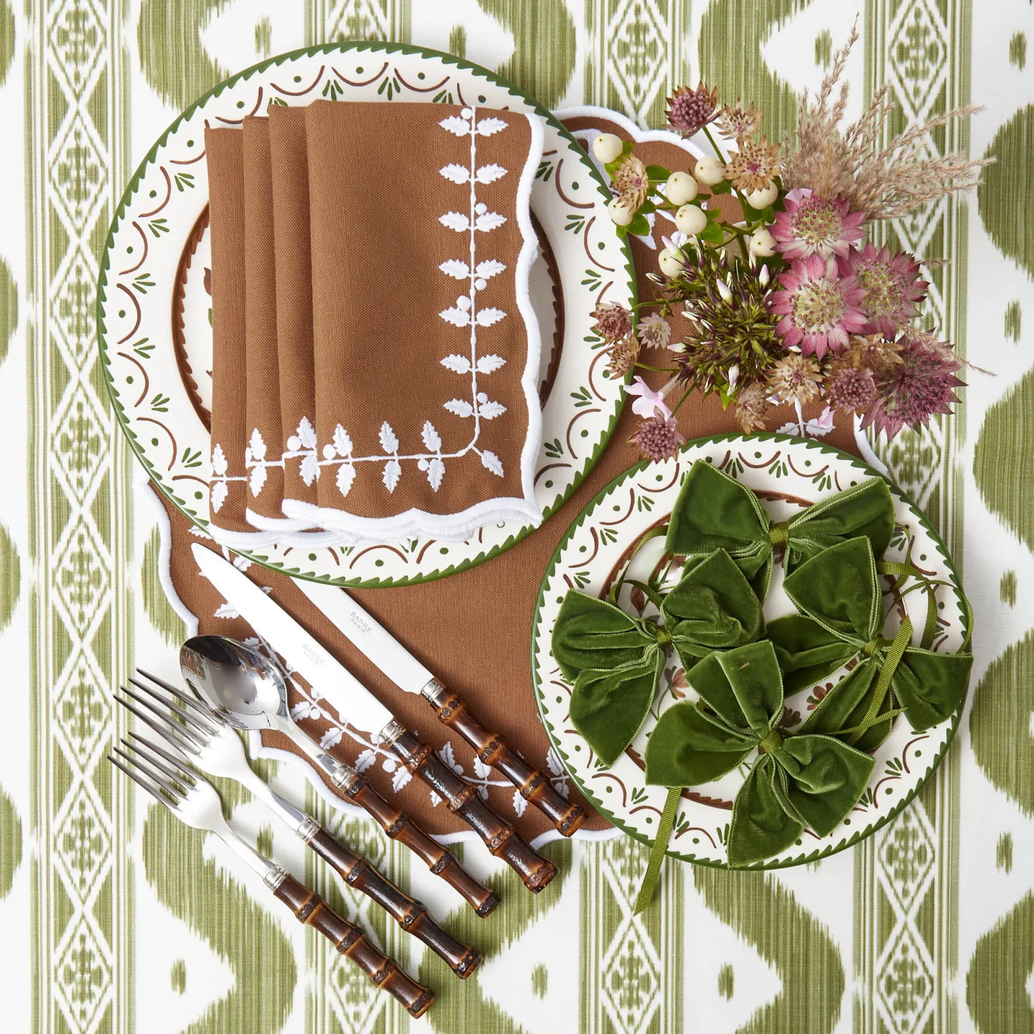 Mrs. Alice Chocolate Bow Laurel Placemats (Set of 4)< Placemats