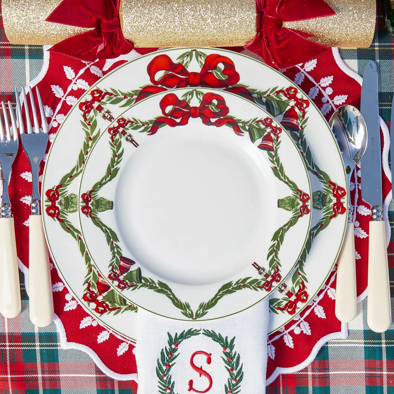 Mrs. Alice Christmas Garland Starter Plate (Set of 4)< Starter Plates | Crockery Sets