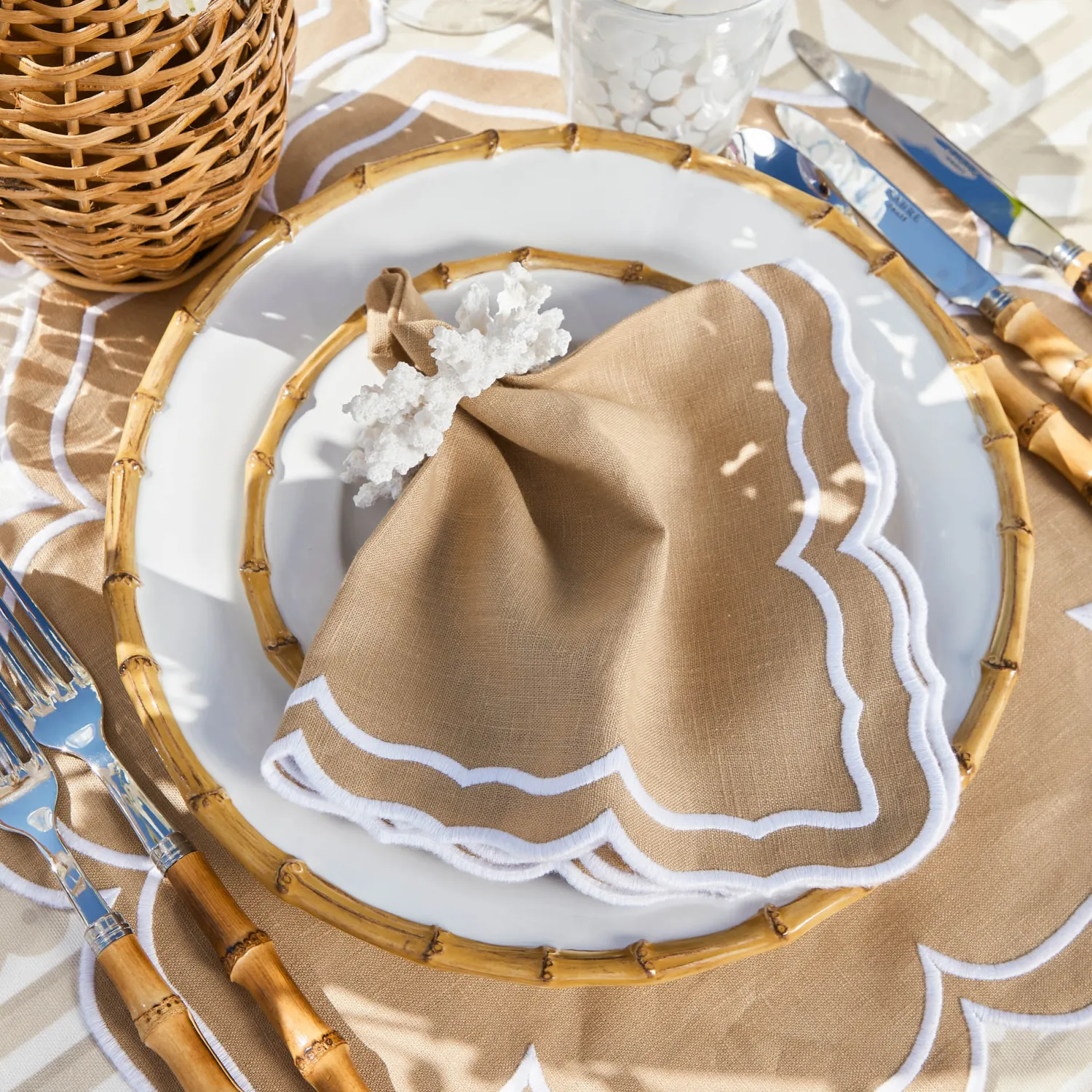 Mrs. Alice Coral Napkin Ring (Set of 4)< Napkin Rings & Bows