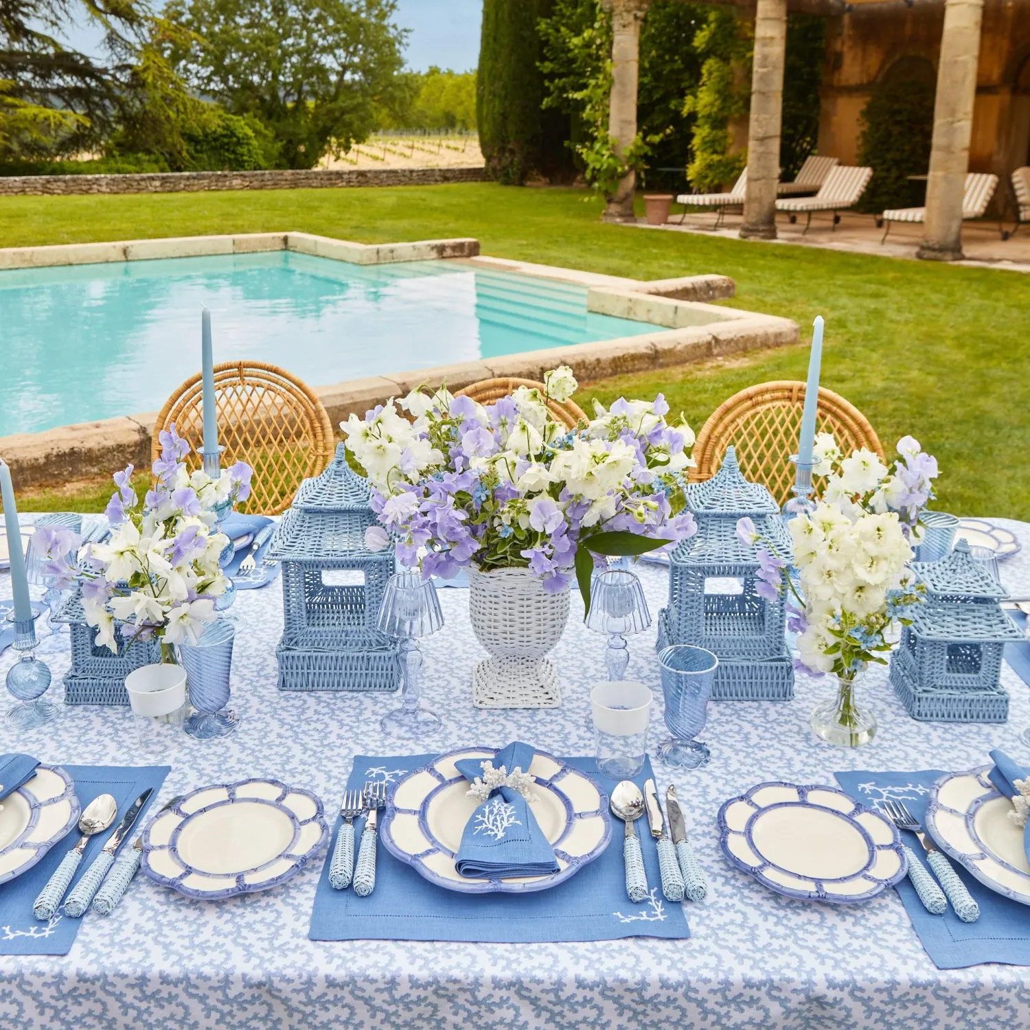 Mrs. Alice Coral Napkin Ring (Set of 4)< Napkin Rings & Bows