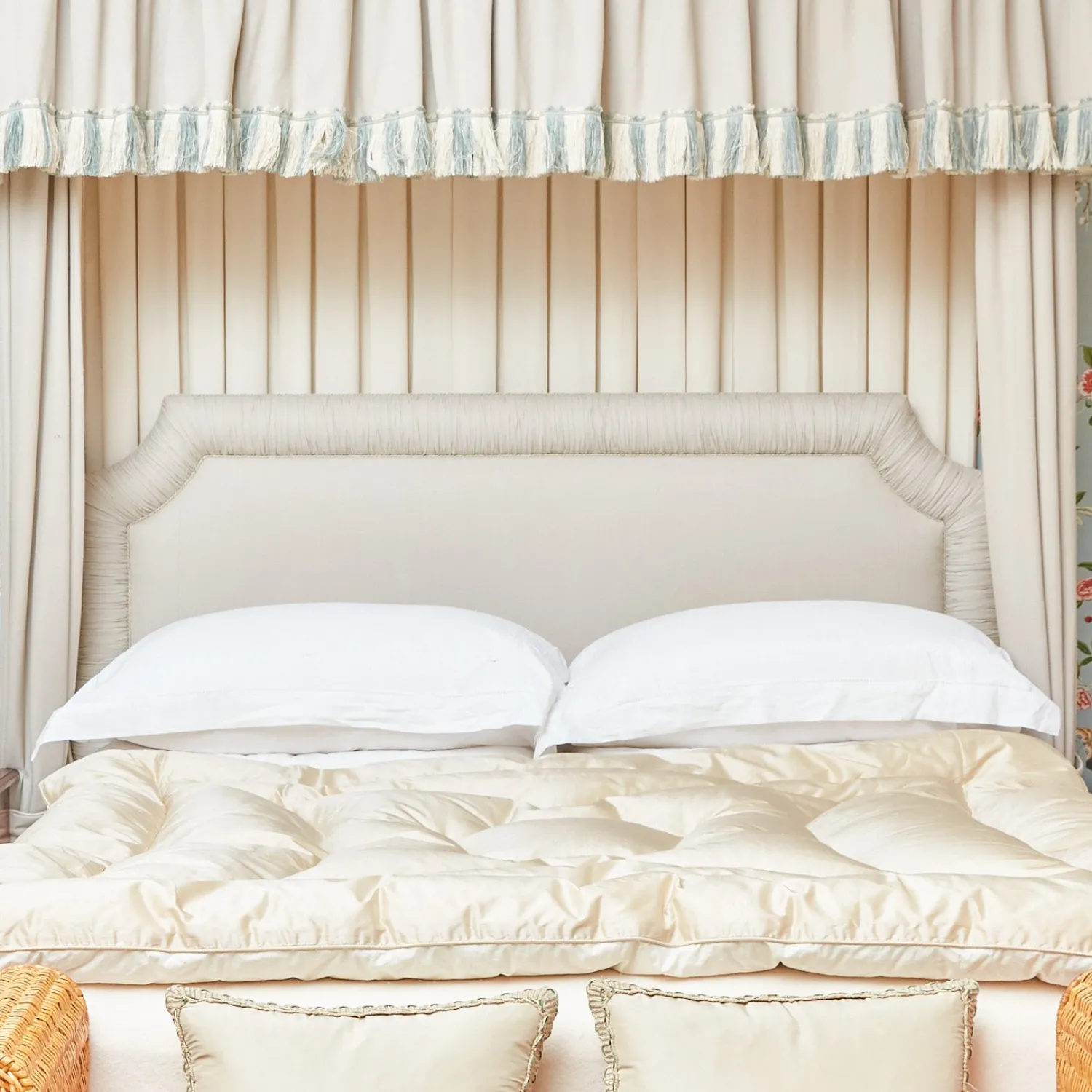 Mrs. Alice Cream Silk Eiderdown< Bedding | For The Homemaker