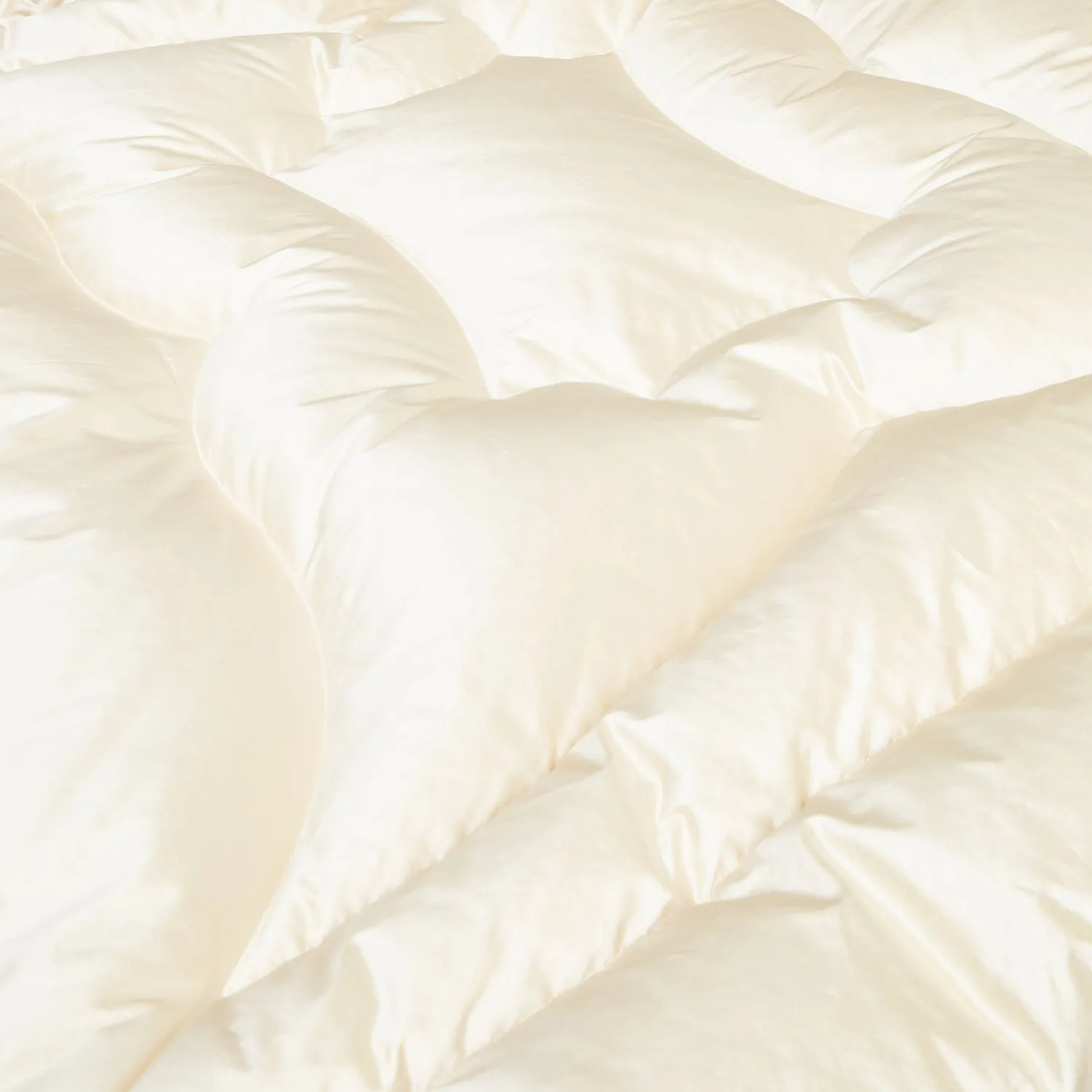 Mrs. Alice Cream Silk Eiderdown< Bedding | For The Homemaker
