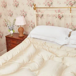 Mrs. Alice Cream Silk Eiderdown< Bedding | For The Homemaker