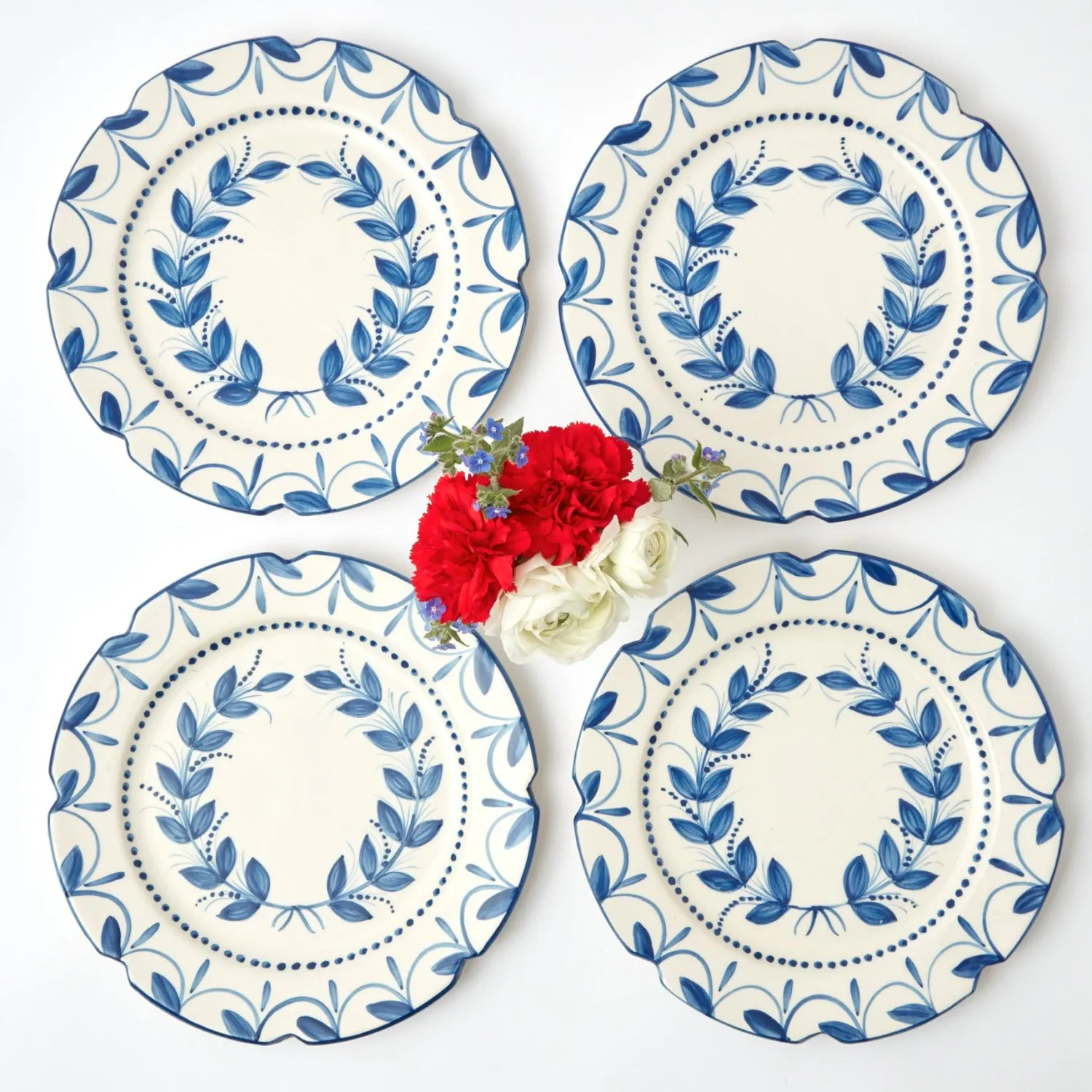 Mrs. Alice Elizabeth Blue Garland Dinner Plates (Set of 4)< Dinner Plates | Crockery Sets