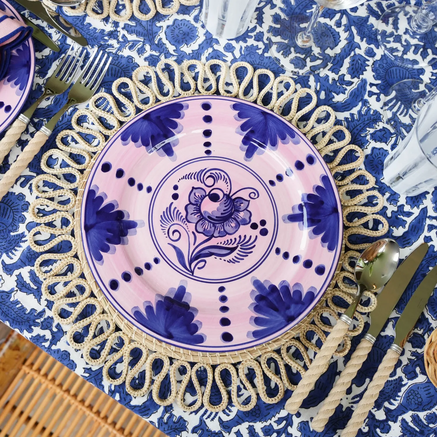 Mrs. Alice Estella Woven Round Placemats (Set of 4)< Summer Table Linen | Placemats