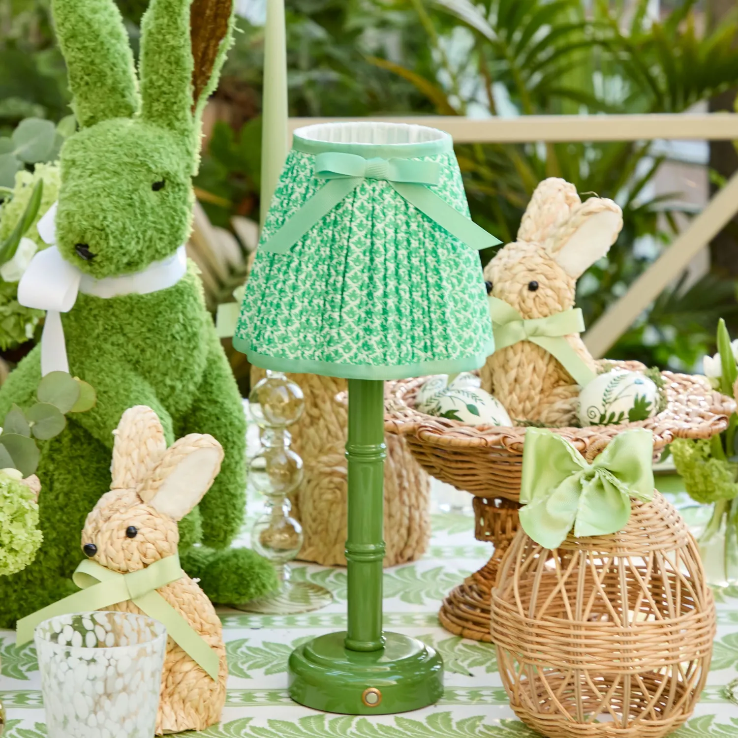 Mrs. Alice Green Leonora Lacquer Rechargeable Lamp with Green Lotus Bow Shade (18cm)< Rechargeable Table Lamps | For The Millenial