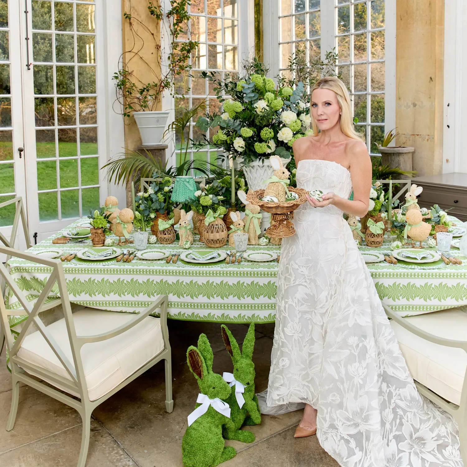 Mrs. Alice Green Leonora Lacquer Rechargeable Lamp with Green Lotus Bow Shade (18cm)< Rechargeable Table Lamps | For The Millenial