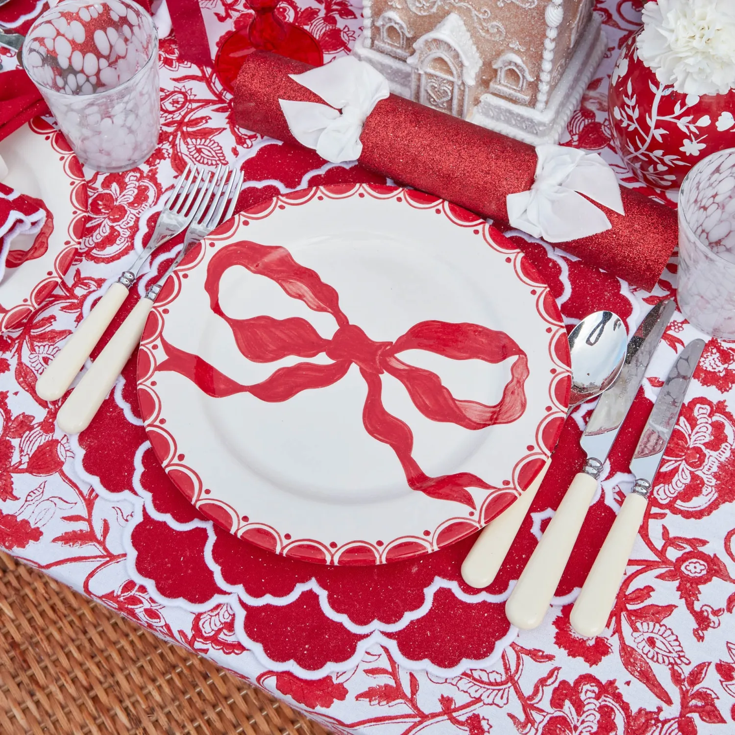 Mrs. Alice Lily Red & White Placemats (Set of 4)< Placemats