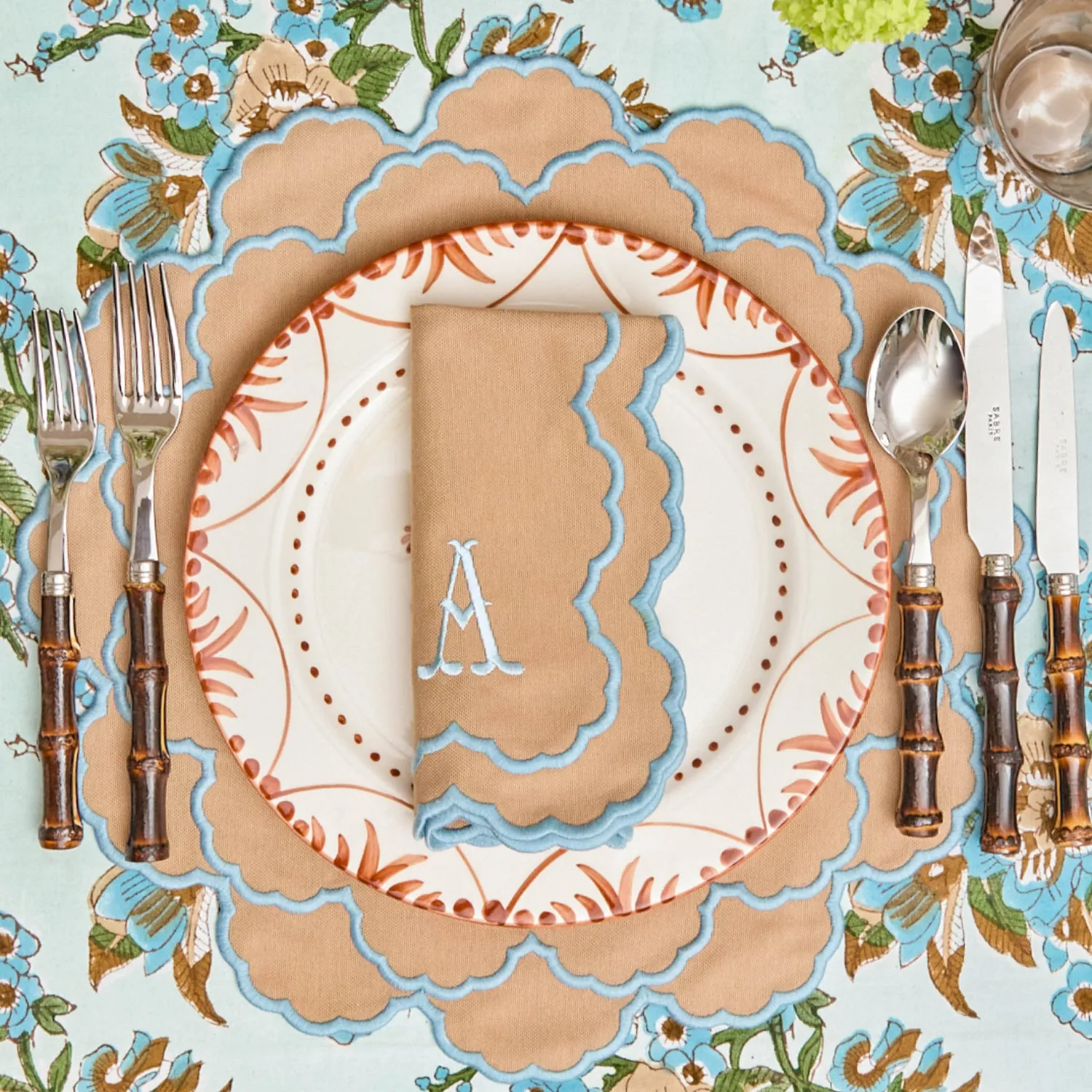 Mrs. Alice Lily Sand & Blue Placemats & Napkins (Set of 4)< Summer Table Linen | Table Linen Sets