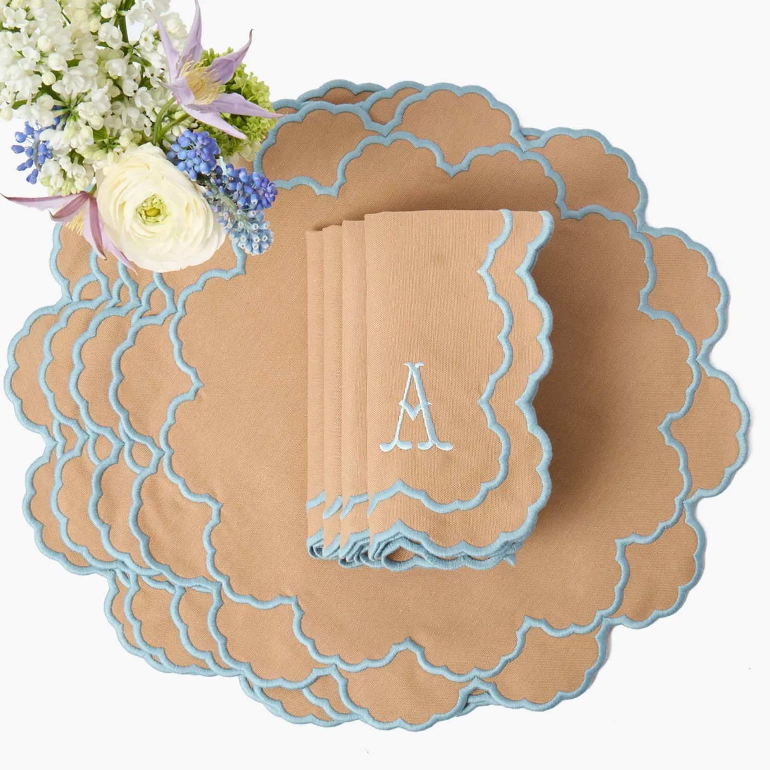 Mrs. Alice Lily Sand & Blue Placemats & Napkins (Set of 4)< Summer Table Linen | Table Linen Sets
