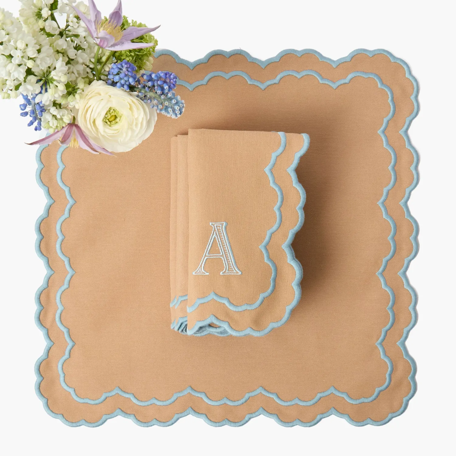 Mrs. Alice Lily Sand & Blue Placemats & Napkins (Set of 4)< Summer Table Linen | Table Linen Sets
