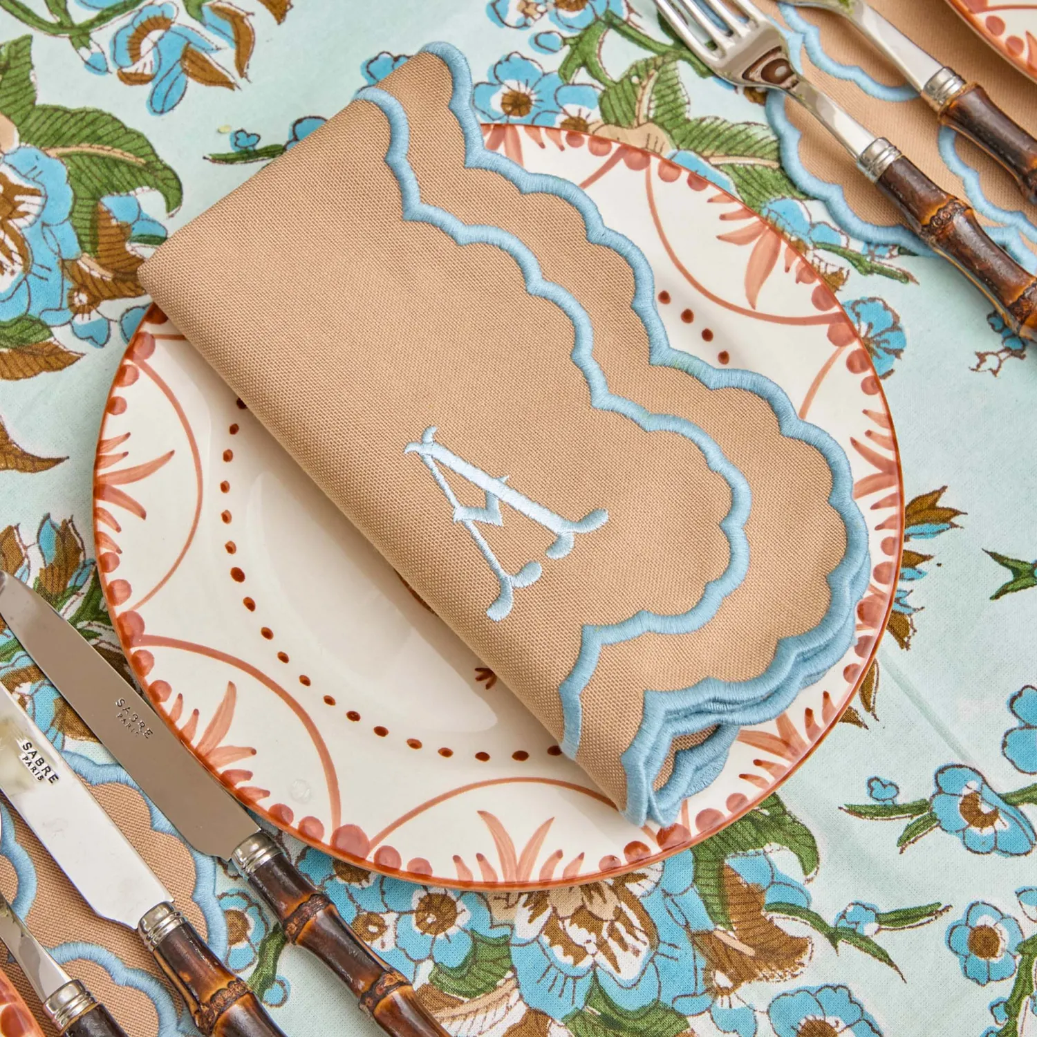 Mrs. Alice Lily Sand & Blue Placemats & Napkins (Set of 4)< Summer Table Linen | Table Linen Sets