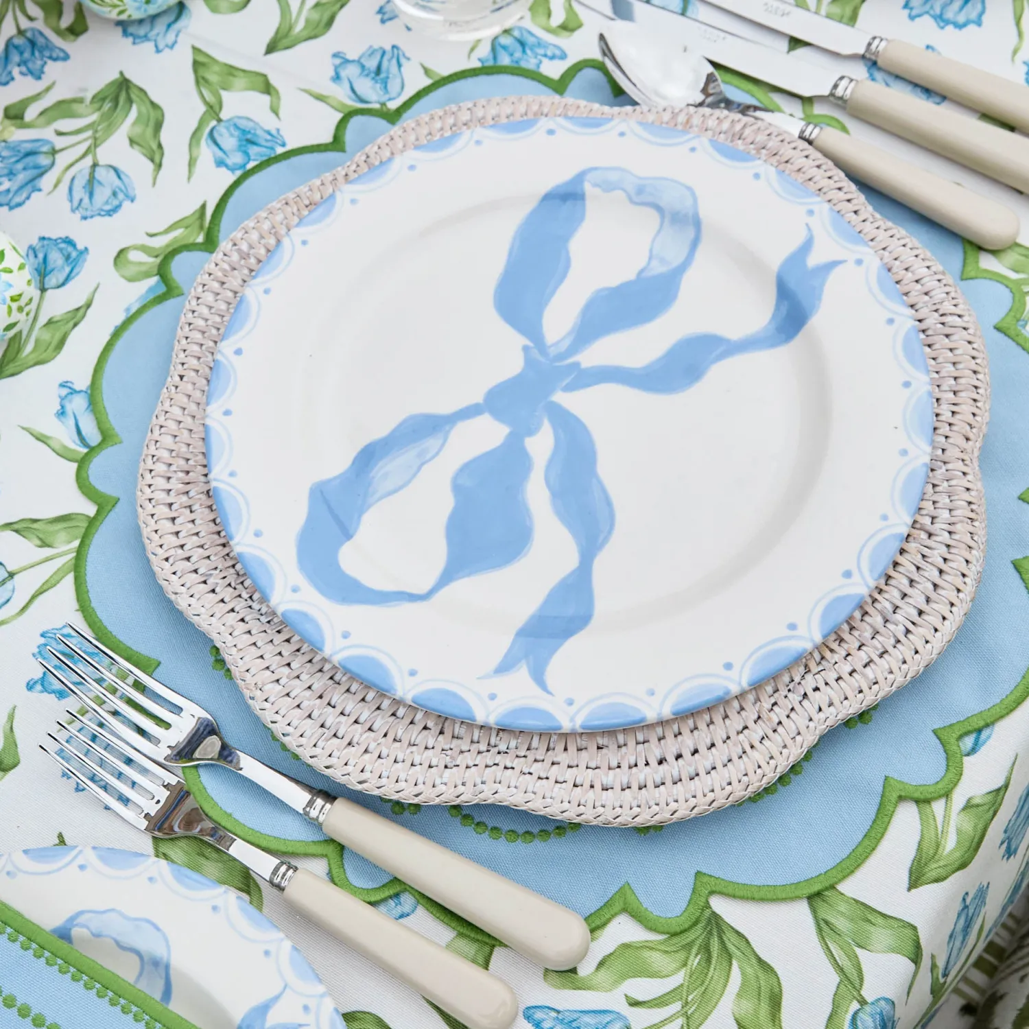Mrs. Alice Marilyn Blue Bow Dinner & Starter Plates (Set of 8)< Summer Crockery | Crockery Sets