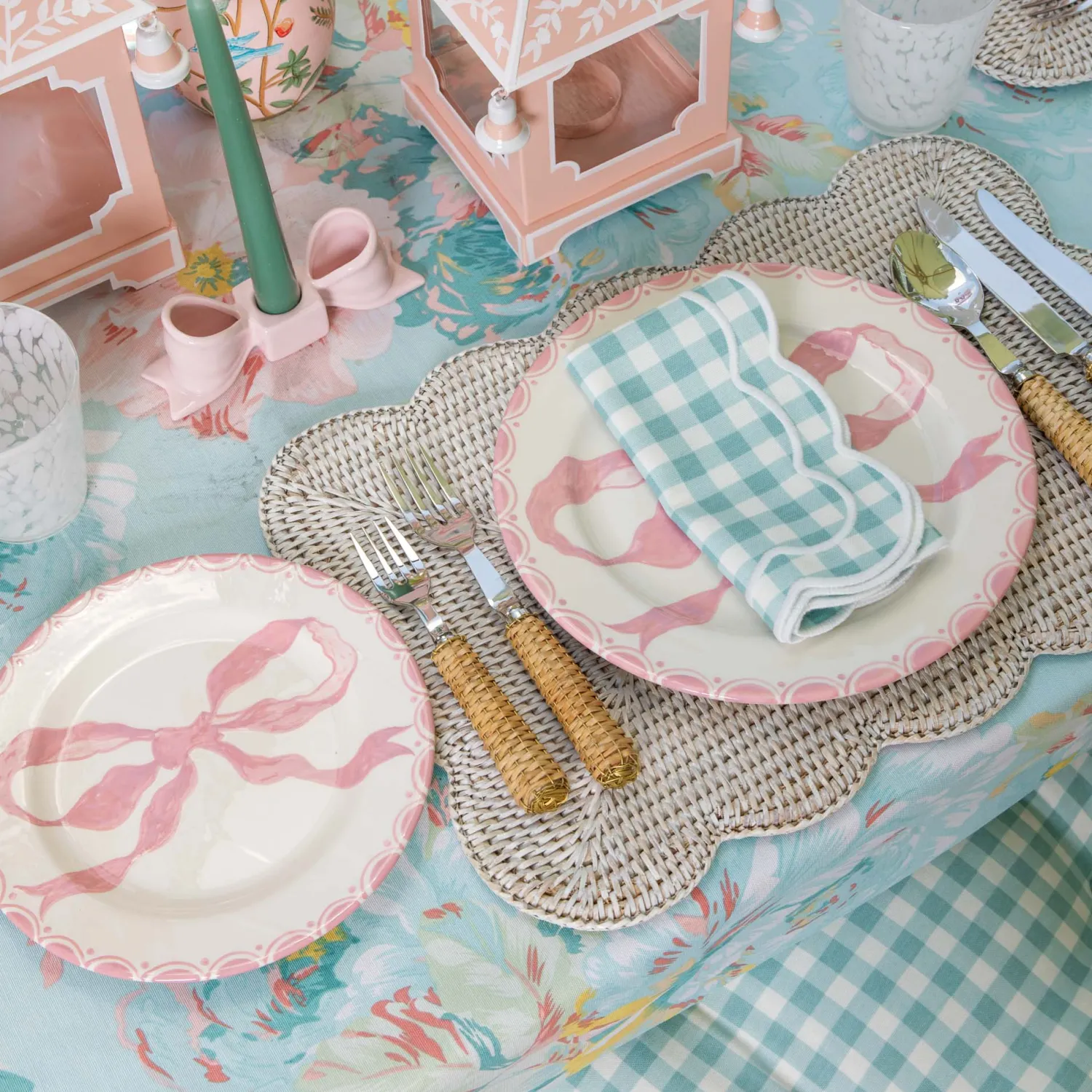 Mrs. Alice Marilyn Pink Bow Starter Plate< Summer Crockery | Starter Plates