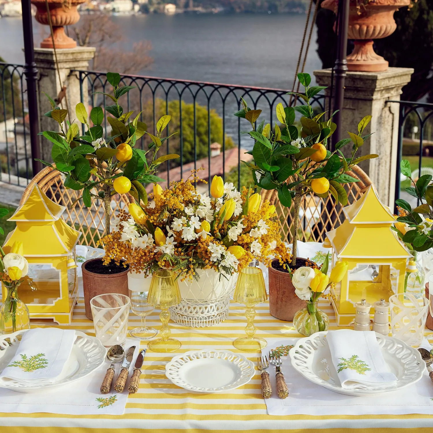 Mrs. Alice Mimosa White Linen Napkins (Set of 4)< Napkins