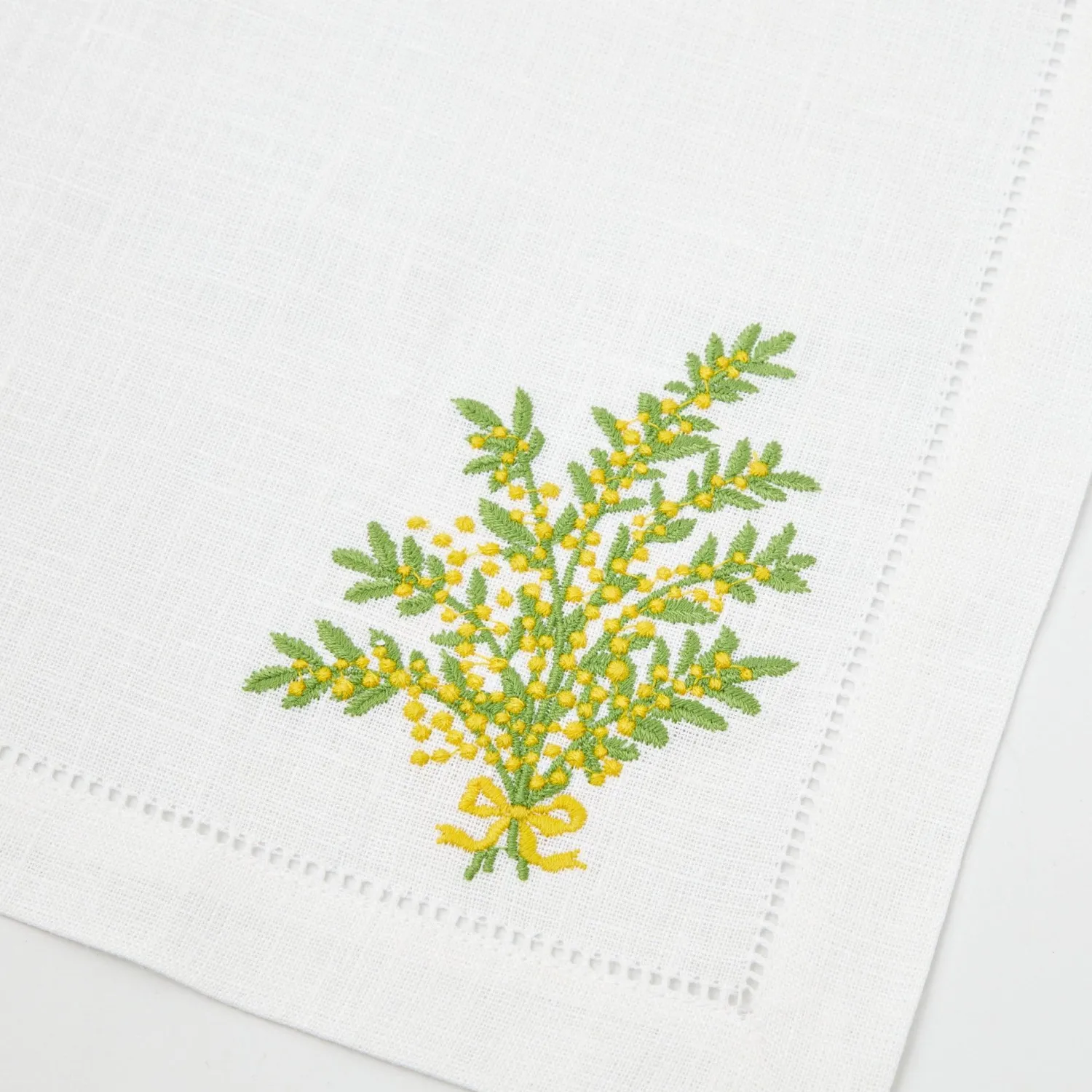 Mrs. Alice Mimosa White Linen Napkins (Set of 4)< Napkins