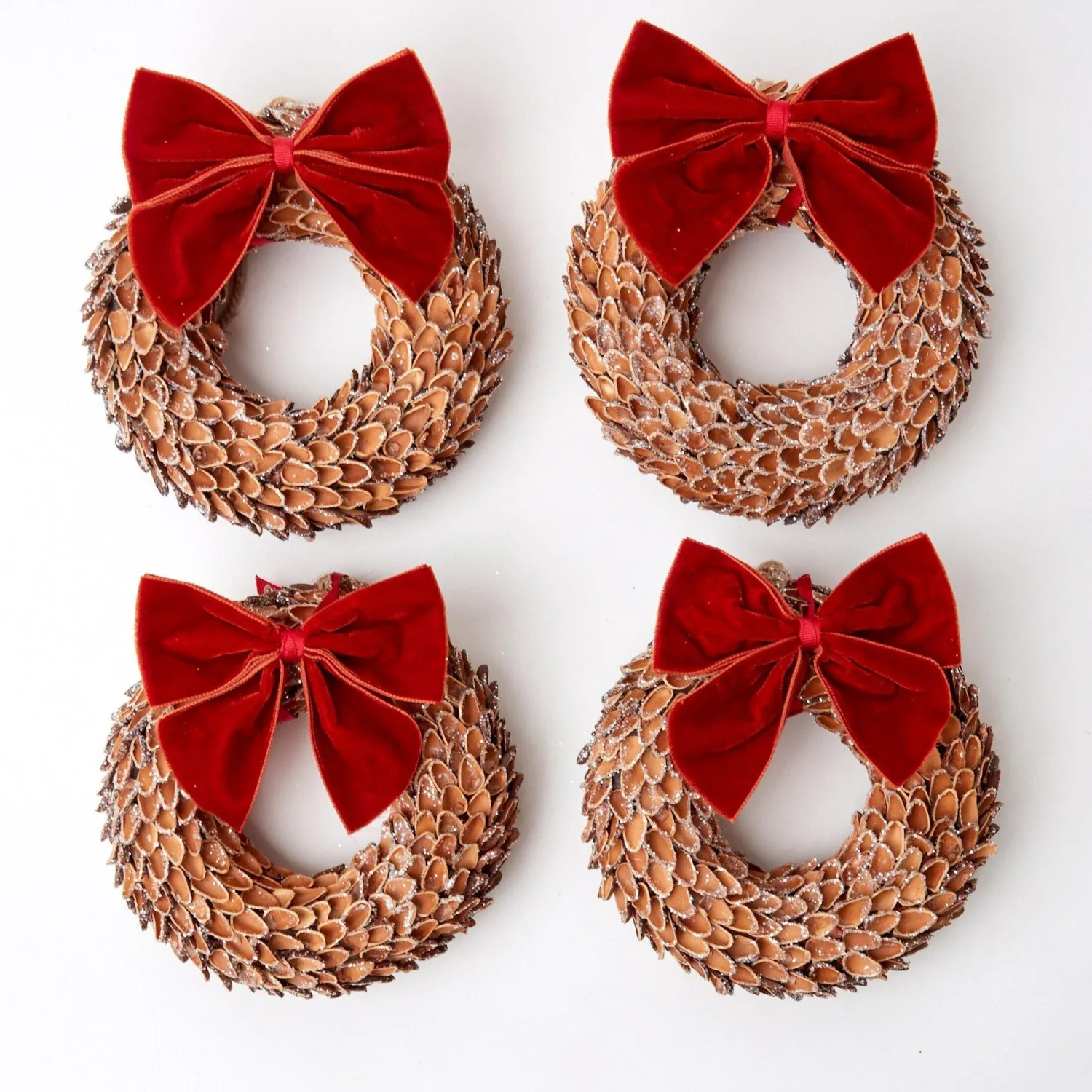 Mrs. Alice Nutshell Glitter Wreath (Set of 4)< Autumn Decorations