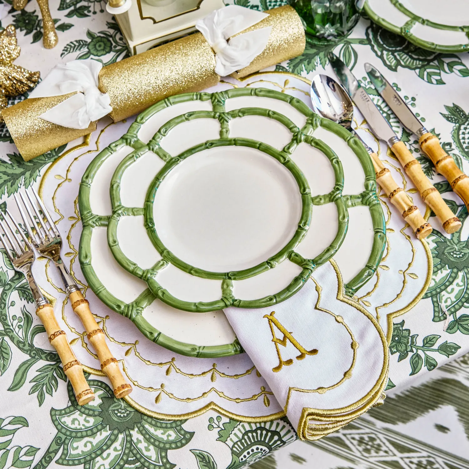 Mrs. Alice Olivia White & Gold Placemats & Napkins (Set of 4)< Table Linen Sets | Mrs. Alice Monogram