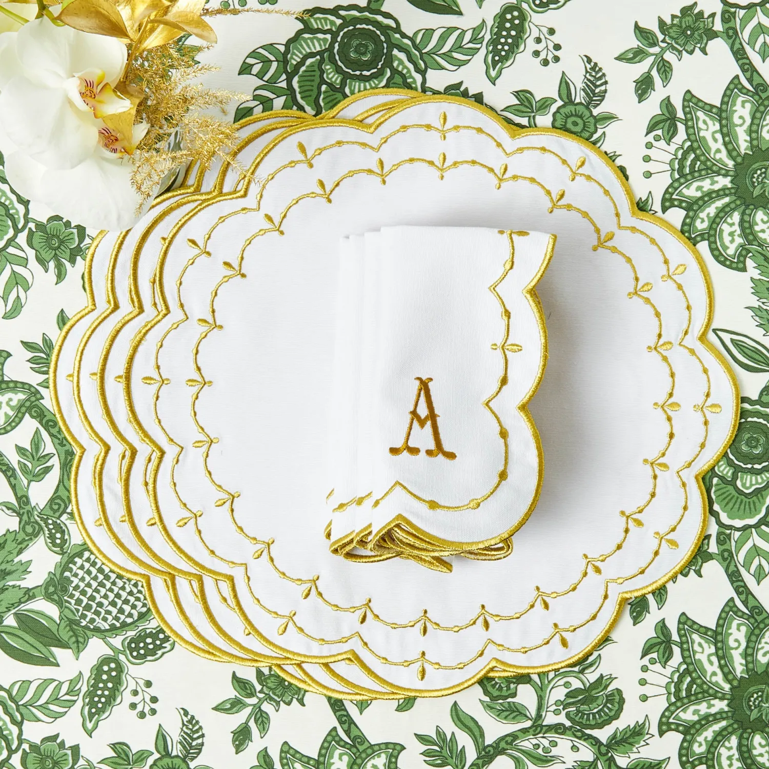 Mrs. Alice Olivia White & Gold Placemats & Napkins (Set of 4)< Table Linen Sets | Mrs. Alice Monogram
