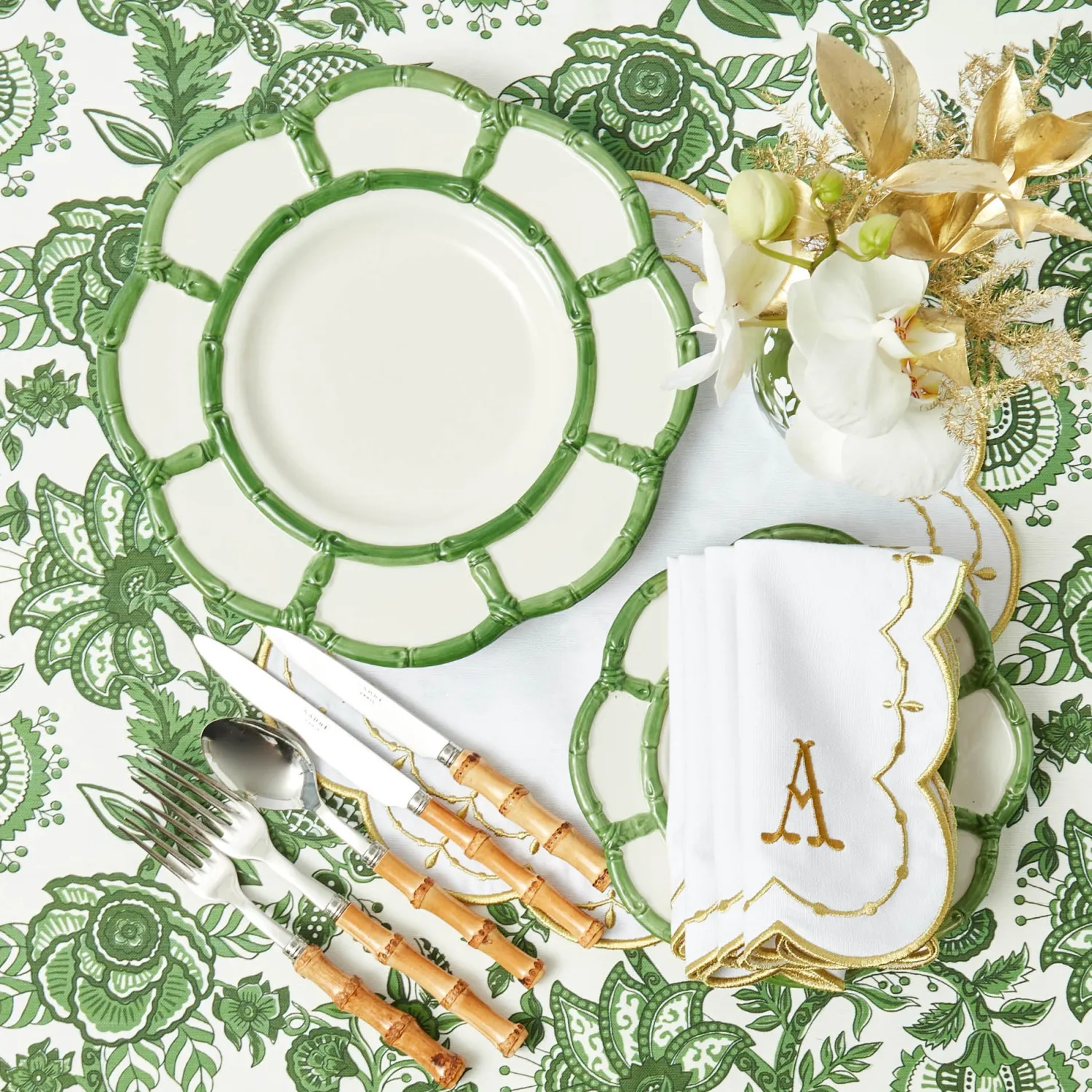 Mrs. Alice Olivia White & Gold Placemats & Napkins (Set of 4)< Table Linen Sets | Mrs. Alice Monogram