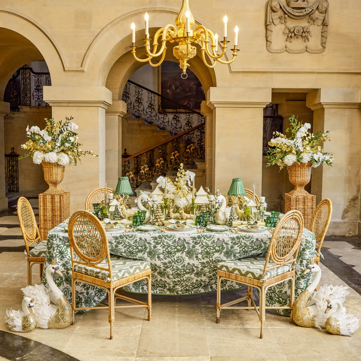 Mrs. Alice Olivia White & Gold Placemats & Napkins (Set of 4)< Table Linen Sets | Mrs. Alice Monogram