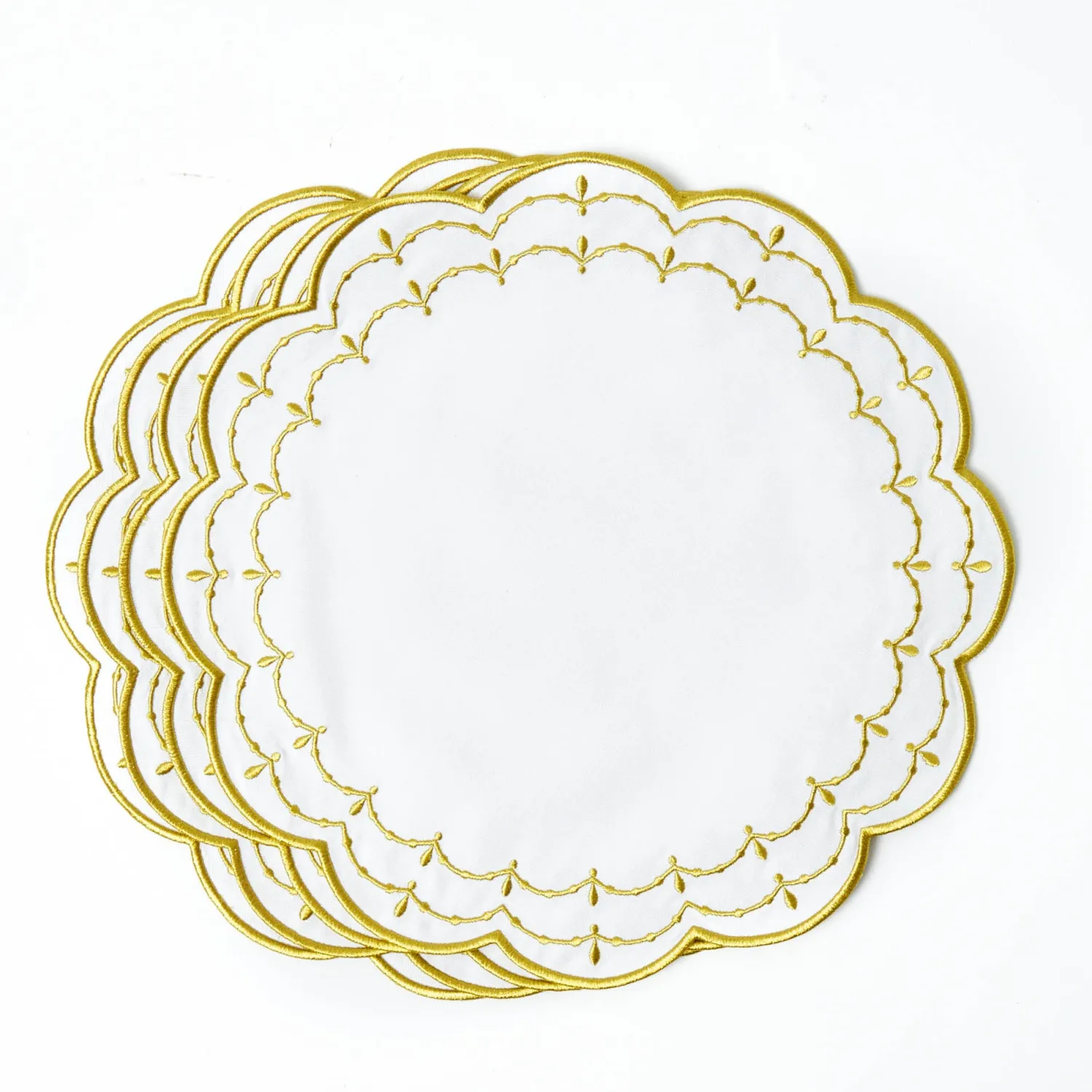 Mrs. Alice Olivia White & Gold Placemats & Napkins (Set of 4)< Table Linen Sets | Mrs. Alice Monogram