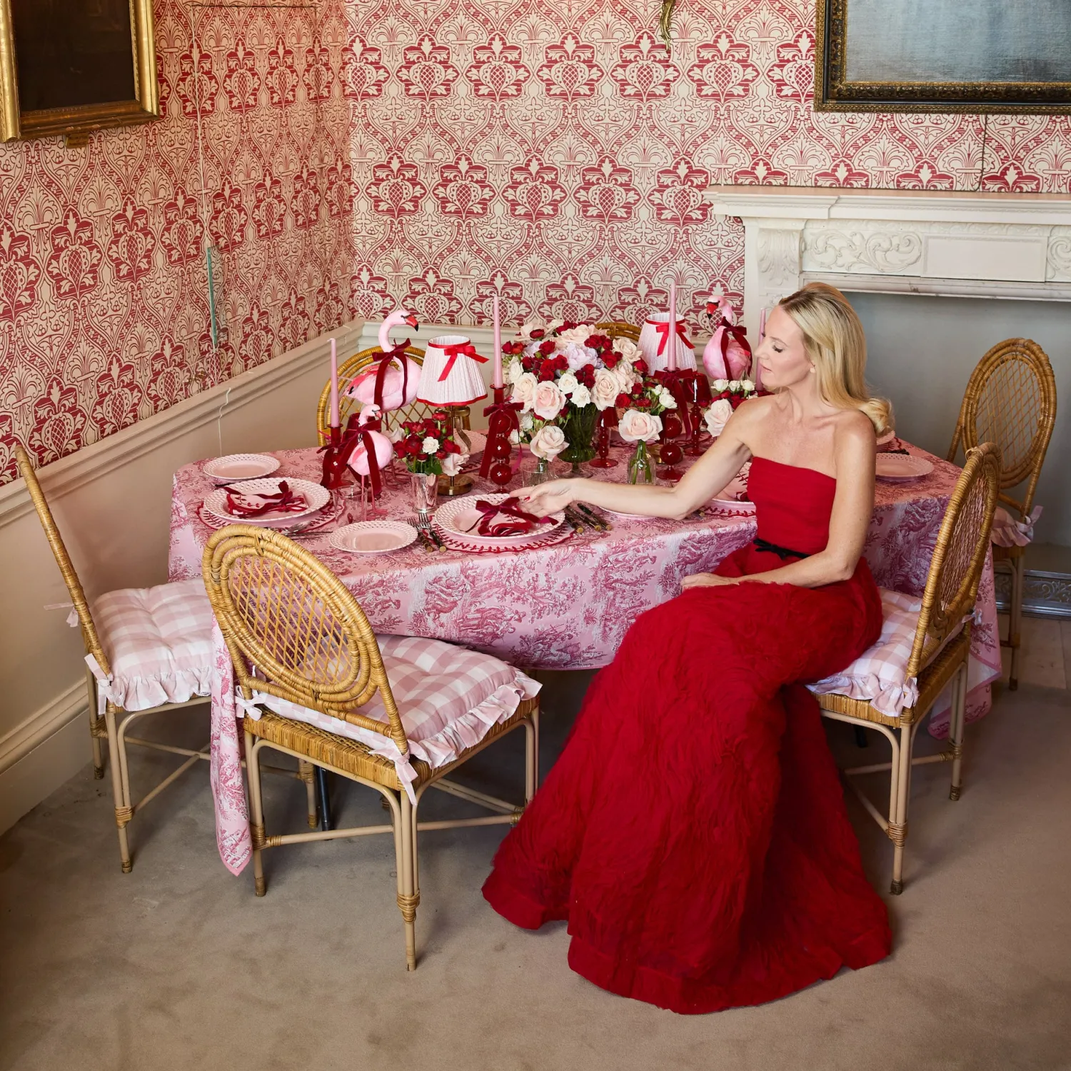 Mrs. Alice Pink & Red Laurel Napkins (Set of 4)< Napkins