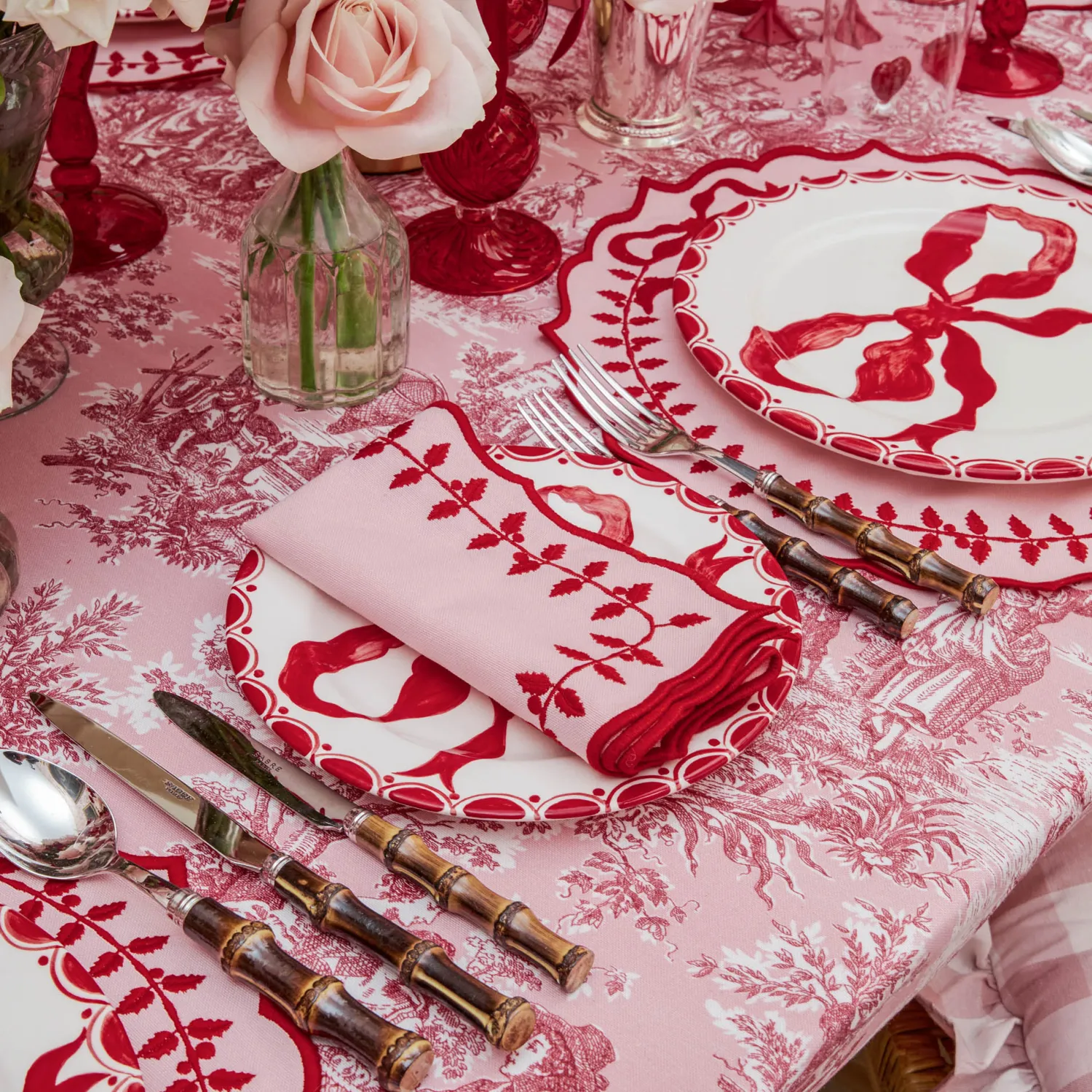 Mrs. Alice Pink & Red Laurel Napkins (Set of 4)< Napkins