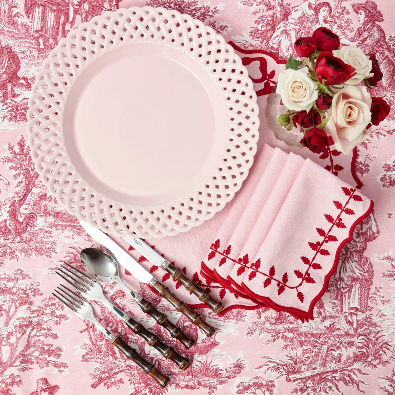 Mrs. Alice Pink & Red Laurel Napkins (Set of 4)< Napkins