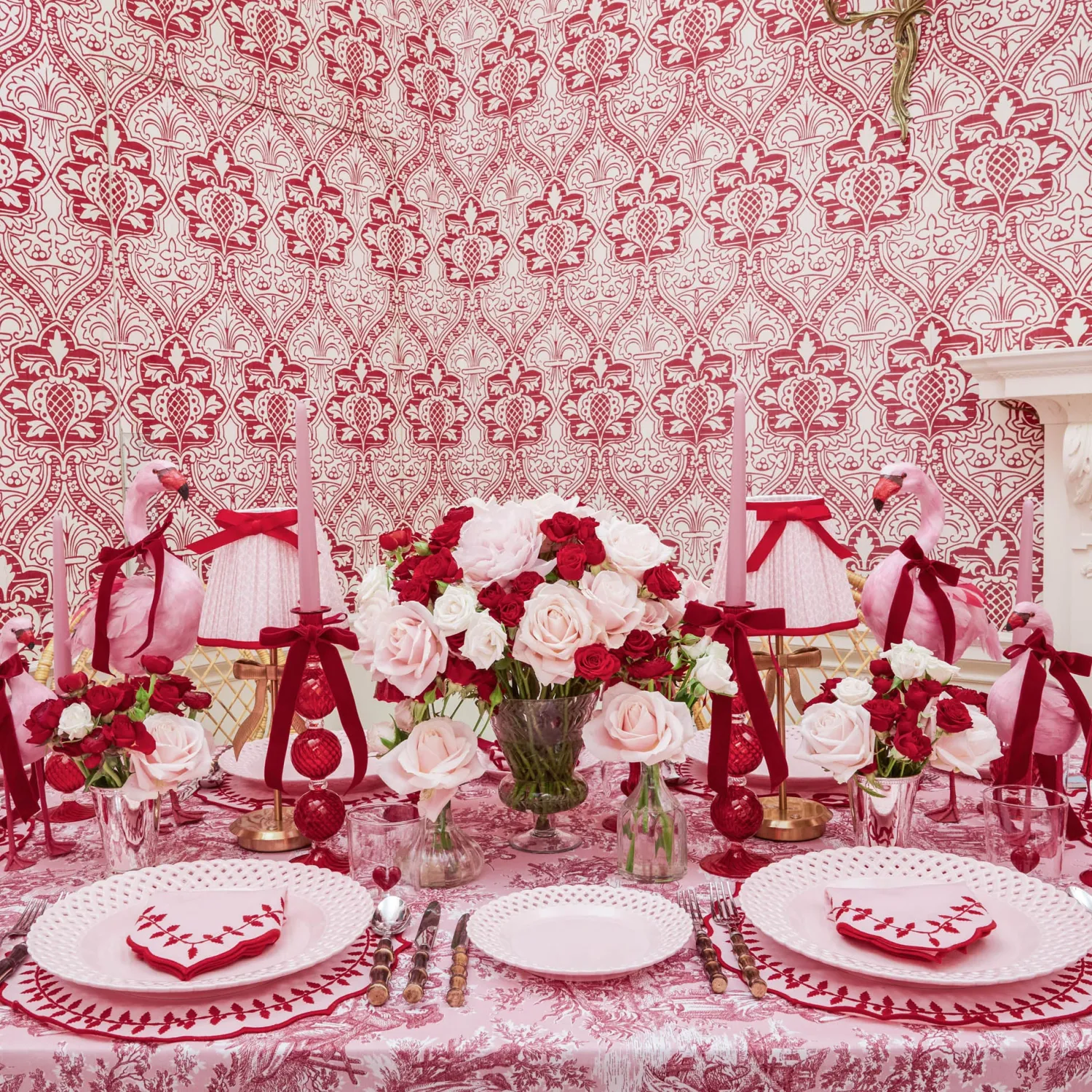 Mrs. Alice Pink & Red Laurel Napkins (Set of 4)< Napkins