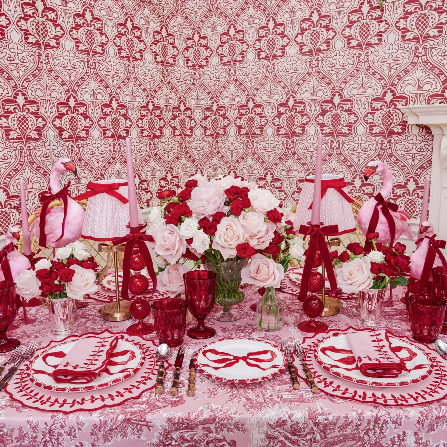 Mrs. Alice Pink & Red Laurel Napkins (Set of 4)< Napkins