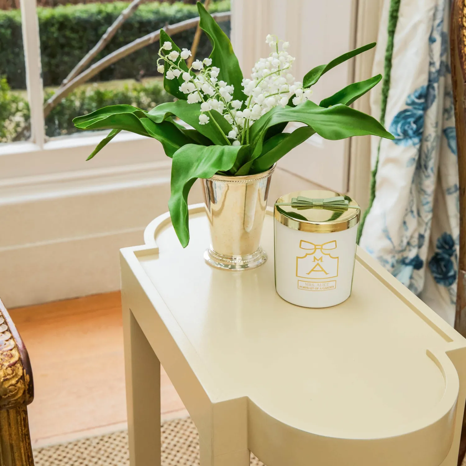 Mrs. Alice Putty Lacquer Side Table< Furniture