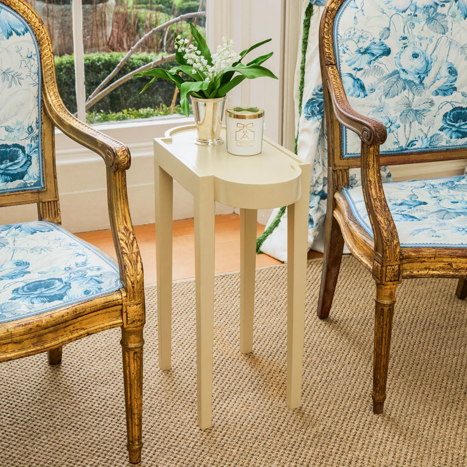 Mrs. Alice Putty Lacquer Side Table< Furniture