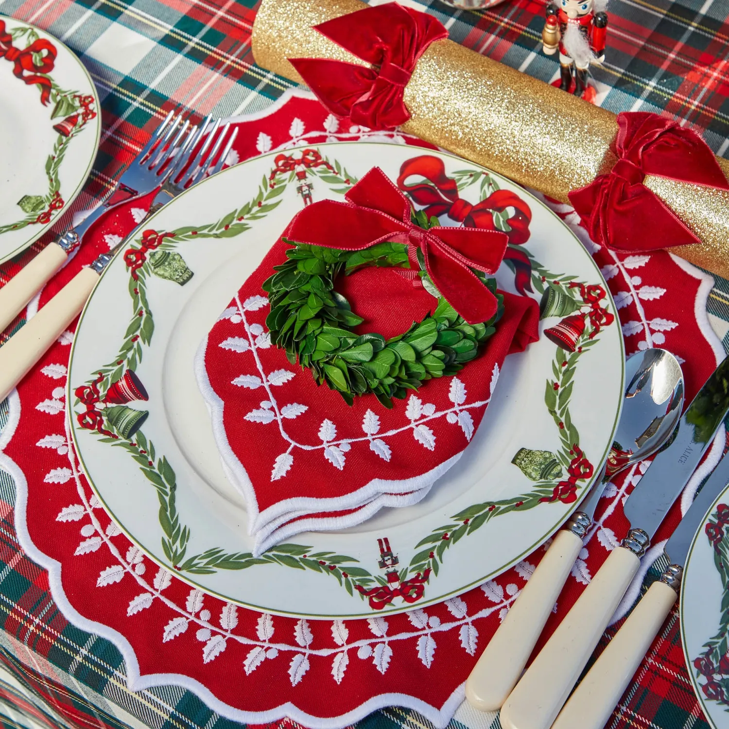 Mrs. Alice Red Bow Laurel Placemats (Set of 4)< Placemats